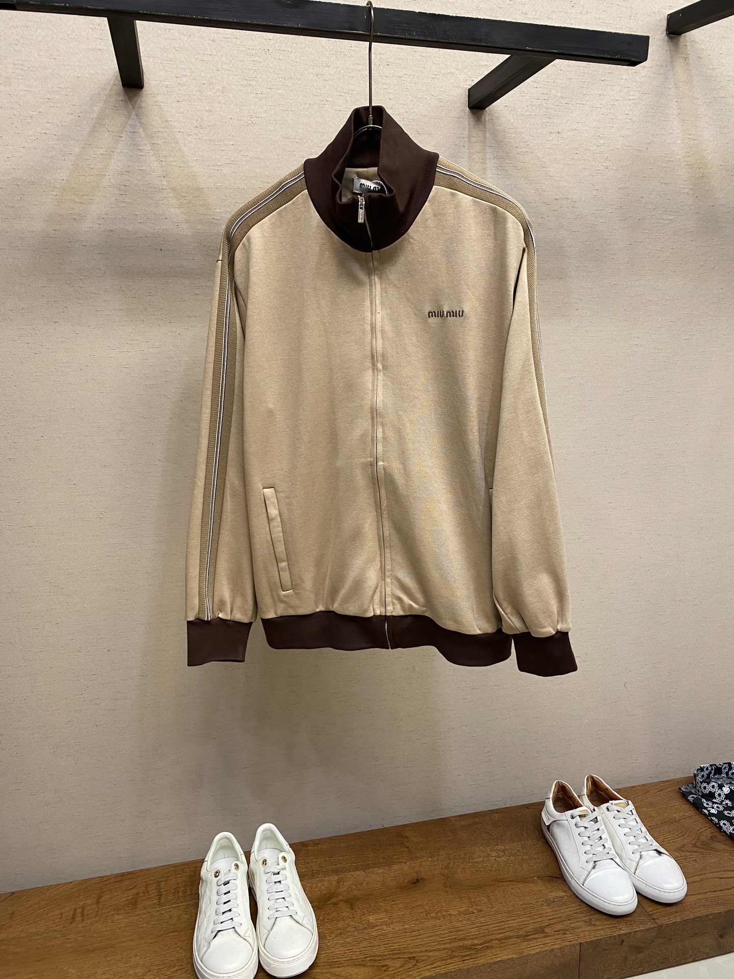 🌟🌟Miu Miu 平纹针织拉链运动衫 正品24400购入开发 380克斜纹倒钩双面精梳全棉面料 420