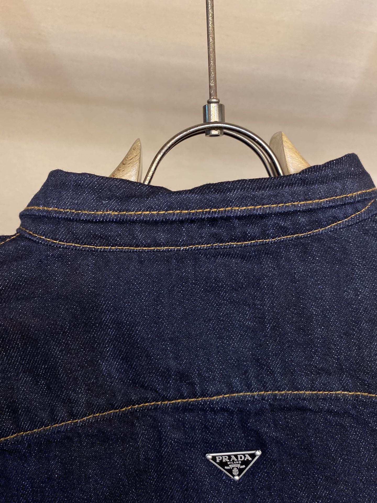 🌟🌟Prada、翻领宽松长袖牛仔外套 正品7219购入 定染赛洛纺12支*12支竹节牛仔面料 成衣洗褪低