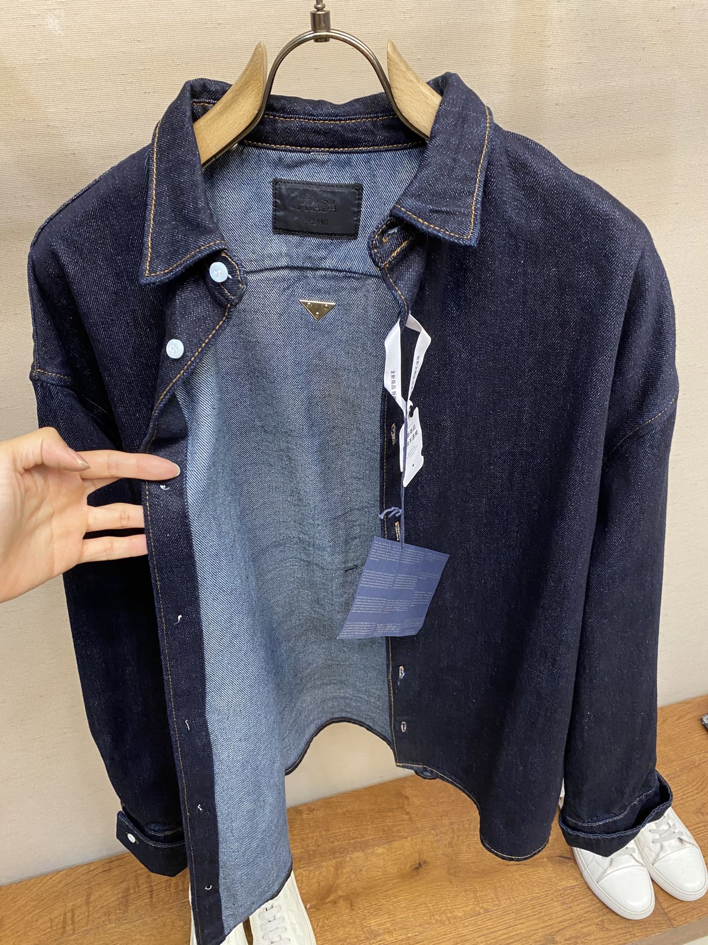 🌟🌟Prada、翻领宽松长袖牛仔外套 正品7219购入 定染赛洛纺12支*12支竹节牛仔面料 成衣洗褪低