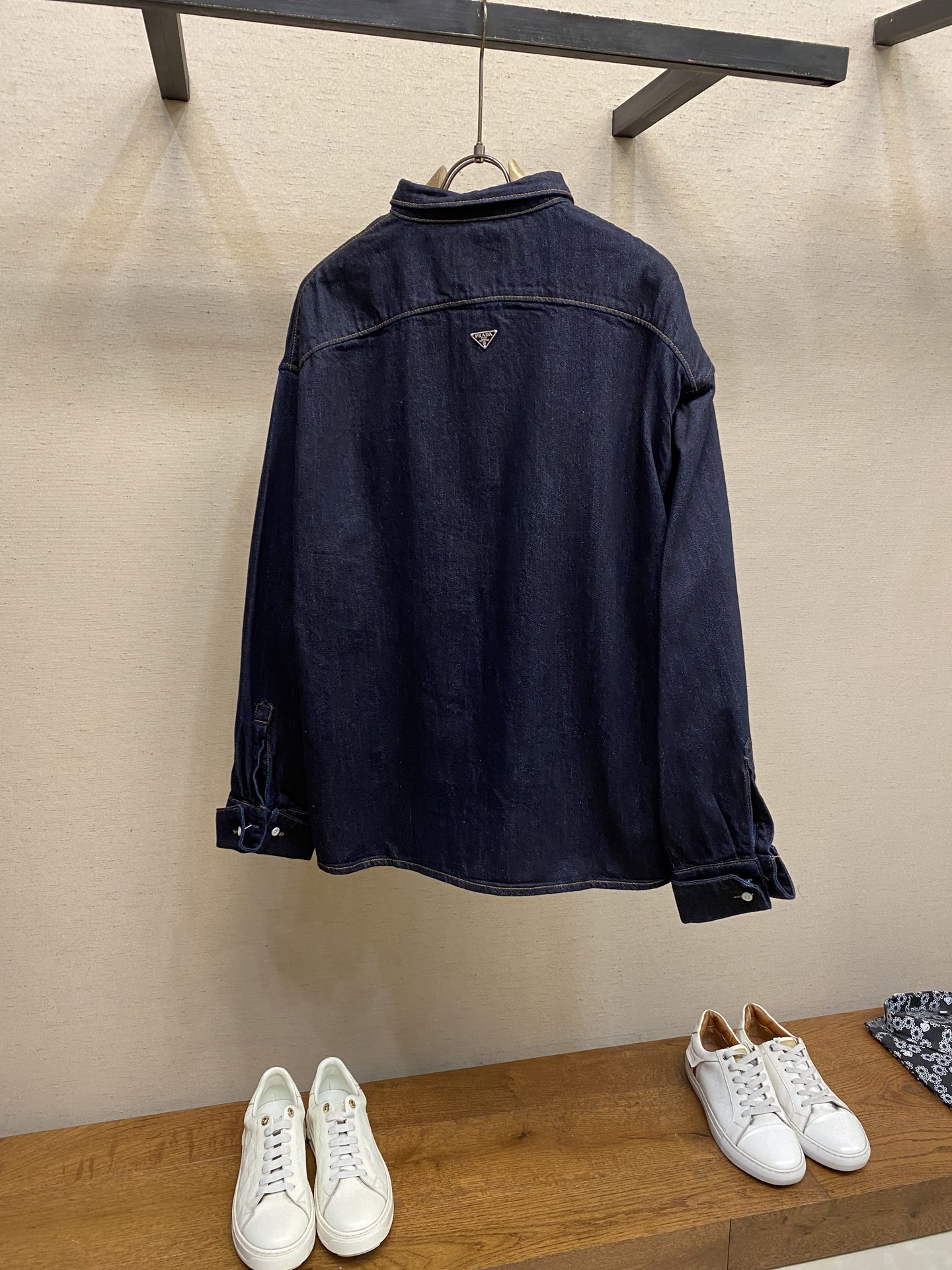 🌟🌟Prada、翻领宽松长袖牛仔外套 正品7219购入 定染赛洛纺12支*12支竹节牛仔面料 成衣洗褪低