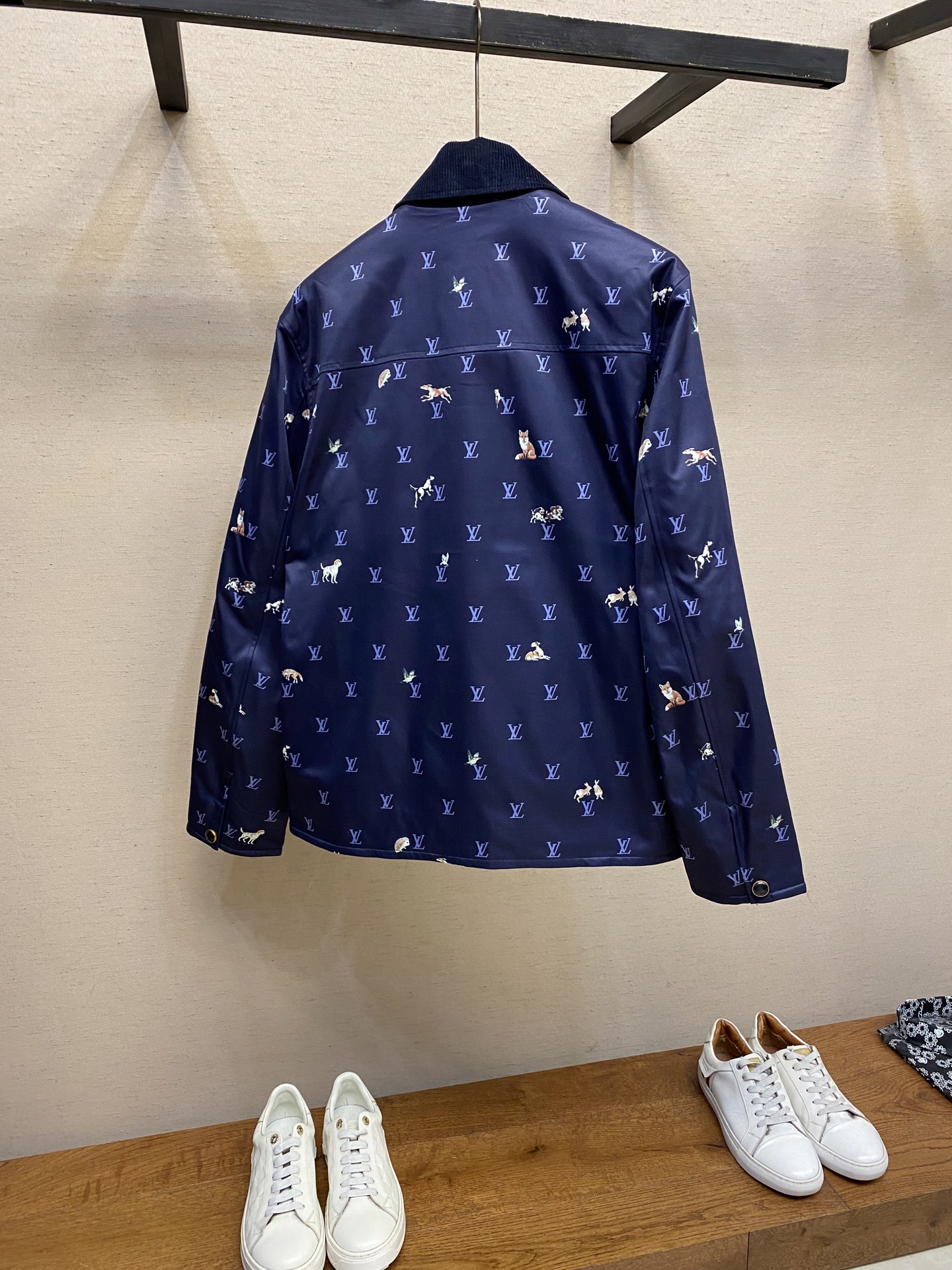 🌟🌟1V、灯芯绒翻领动物印花夹克外套 正品25500购入开发 定制斜纹高密度聚酯纤维尼龙面料 定染灯芯绒