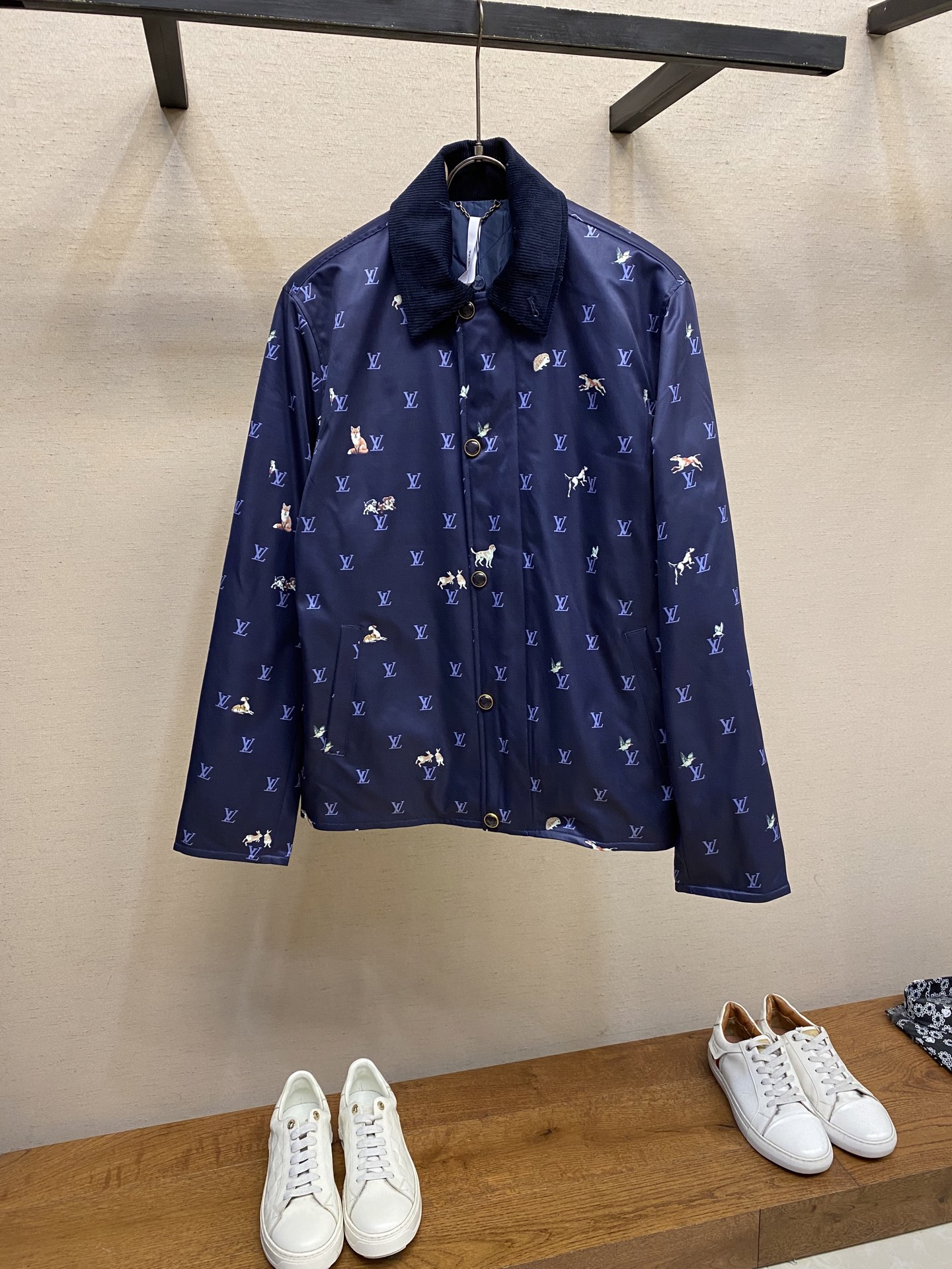 🌟🌟1V、灯芯绒翻领动物印花夹克外套 正品25500购入开发 定制斜纹高密度聚酯纤维尼龙面料 定染灯芯绒