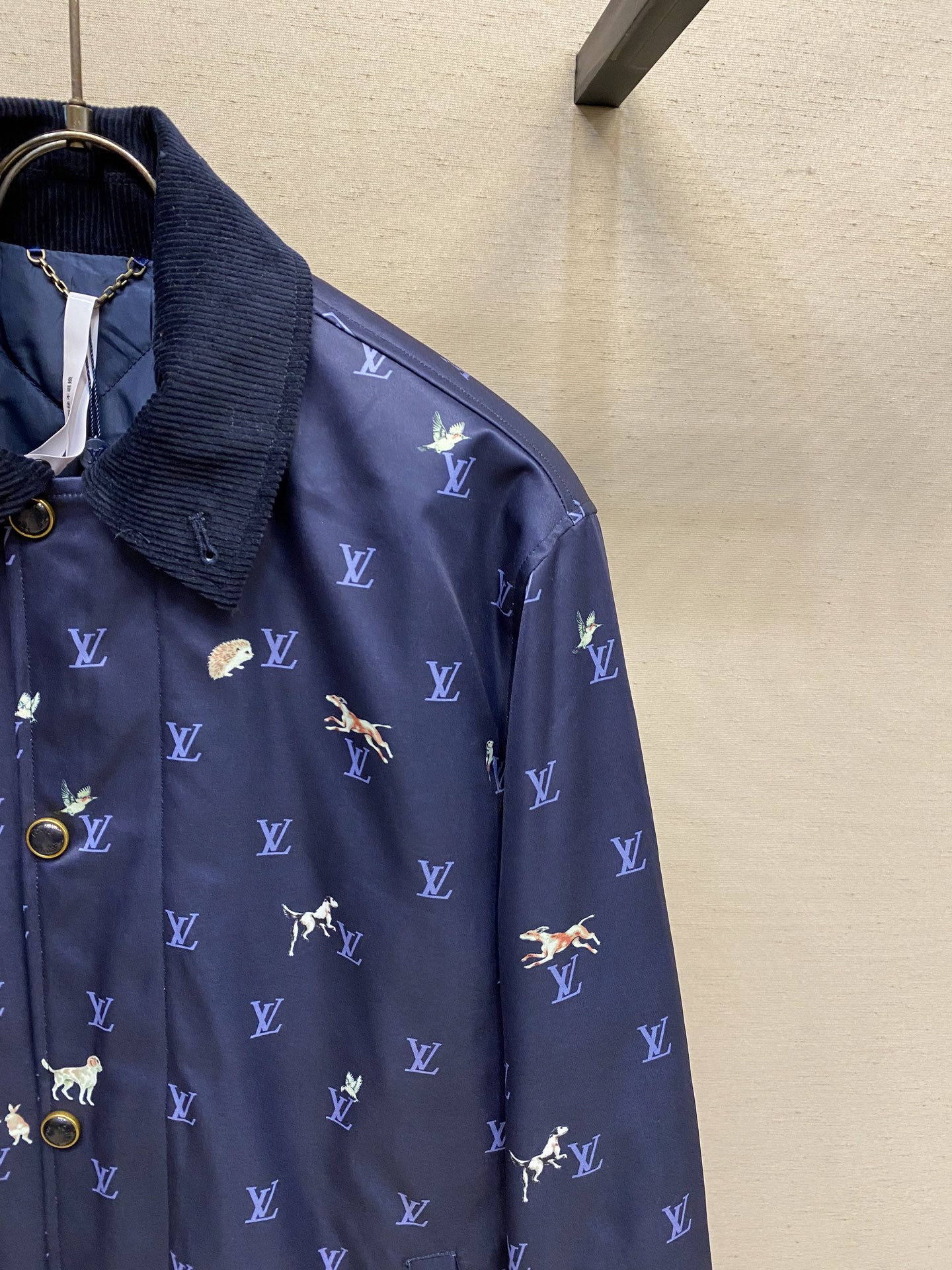 🌟🌟1V、灯芯绒翻领动物印花夹克外套 正品25500购入开发 定制斜纹高密度聚酯纤维尼龙面料 定染灯芯绒