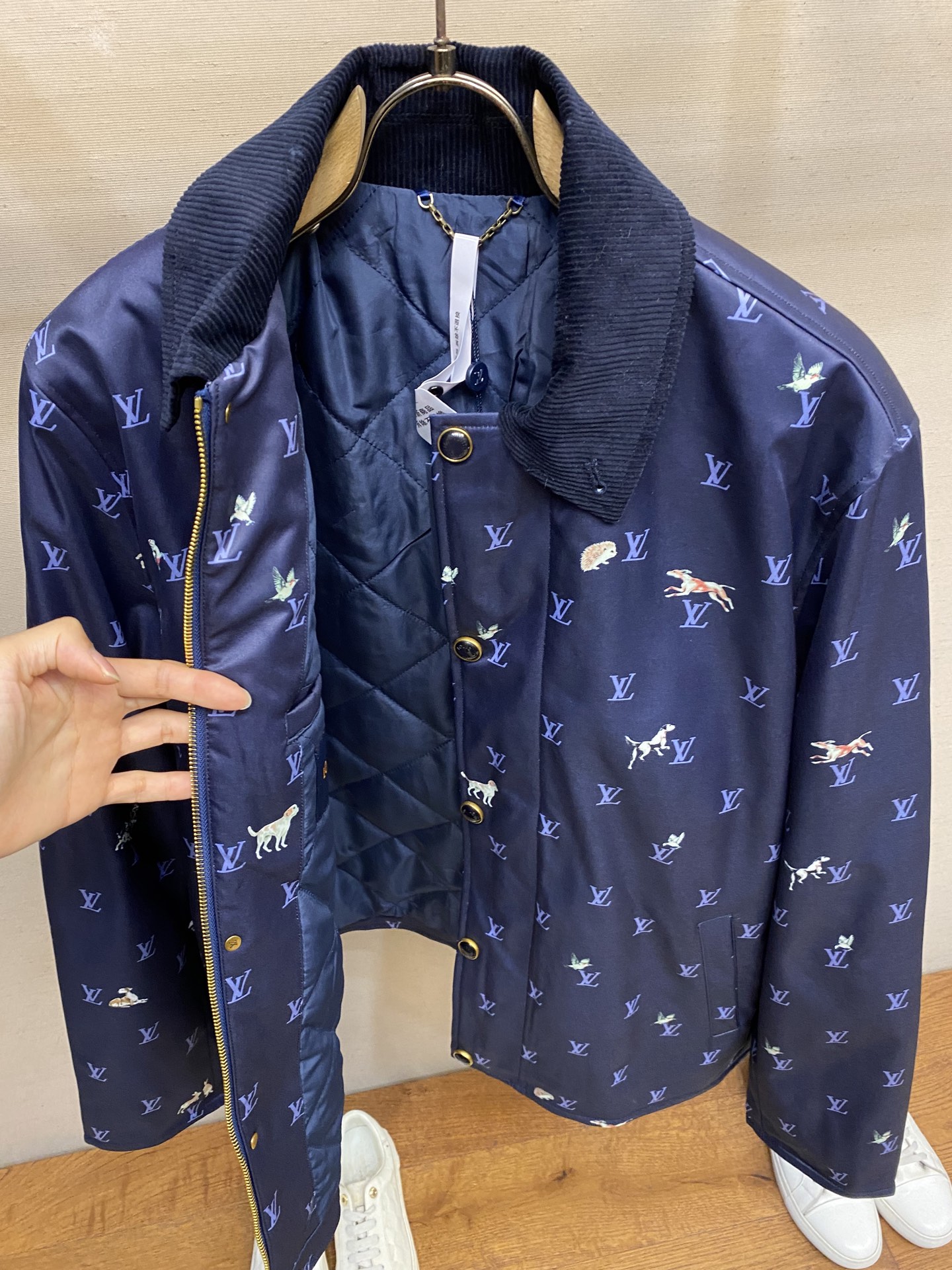 🌟🌟1V、灯芯绒翻领动物印花夹克外套 正品25500购入开发 定制斜纹高密度聚酯纤维尼龙面料 定染灯芯绒