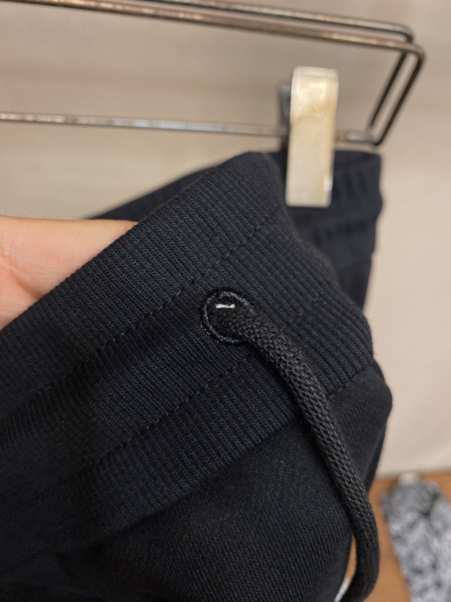 🌟🌟Moncler、【加绒】男士休闲裤👍 最新款上身版型无敌正！绝对可以闭眼收的一款此款裤子非常百搭，弹