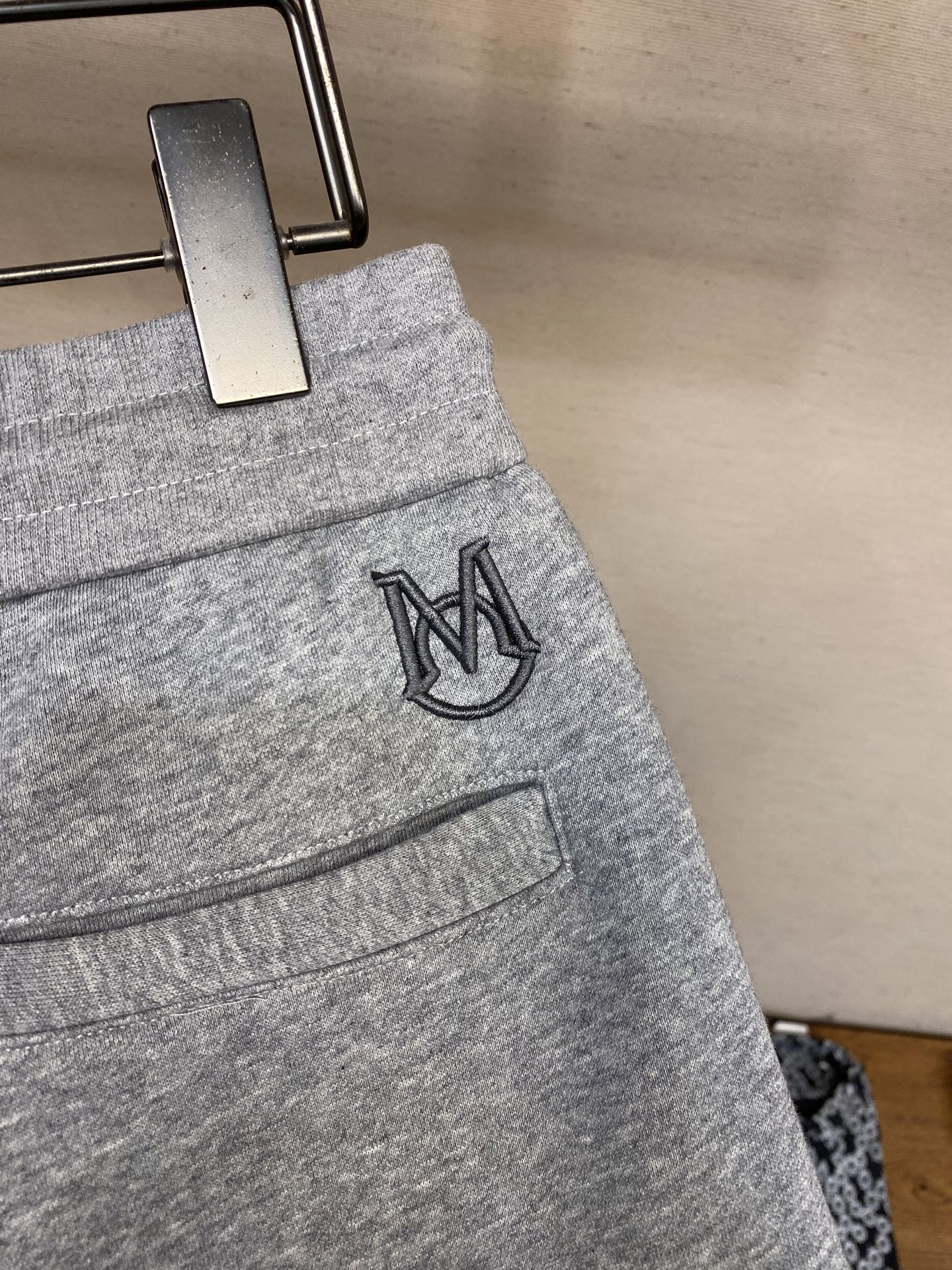 🌟🌟Moncler、【加绒】男士休闲裤👍 最新款上身版型无敌正！绝对可以闭眼收的一款此款裤子非常百搭，弹