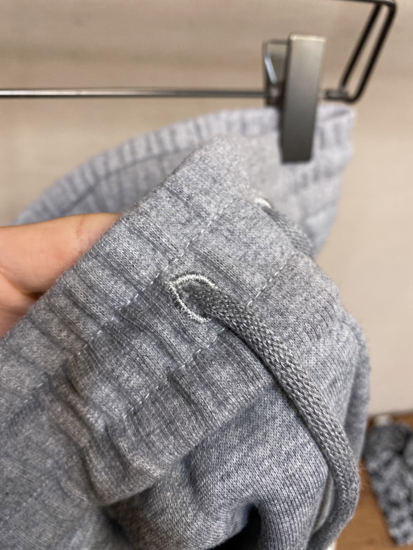 🌟🌟Moncler、【加绒】男士休闲裤👍 最新款上身版型无敌正！绝对可以闭眼收的一款此款裤子非常百搭，弹