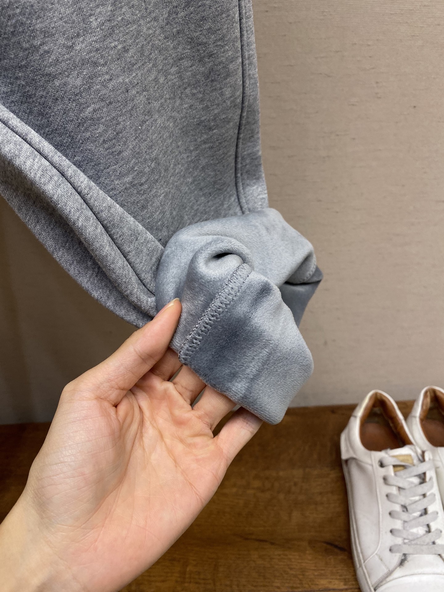 🌟🌟Moncler、【加绒】男士休闲裤👍 最新款上身版型无敌正！绝对可以闭眼收的一款此款裤子非常百搭，弹