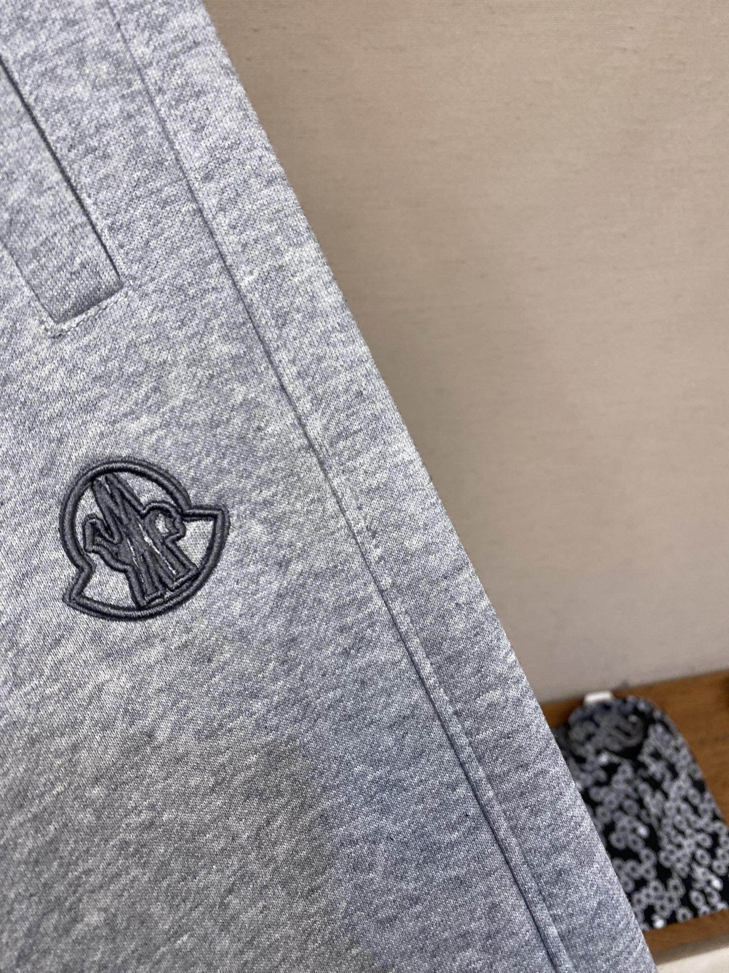 🌟🌟Moncler、【加绒】男士休闲裤👍 最新款上身版型无敌正！绝对可以闭眼收的一款此款裤子非常百搭，弹
