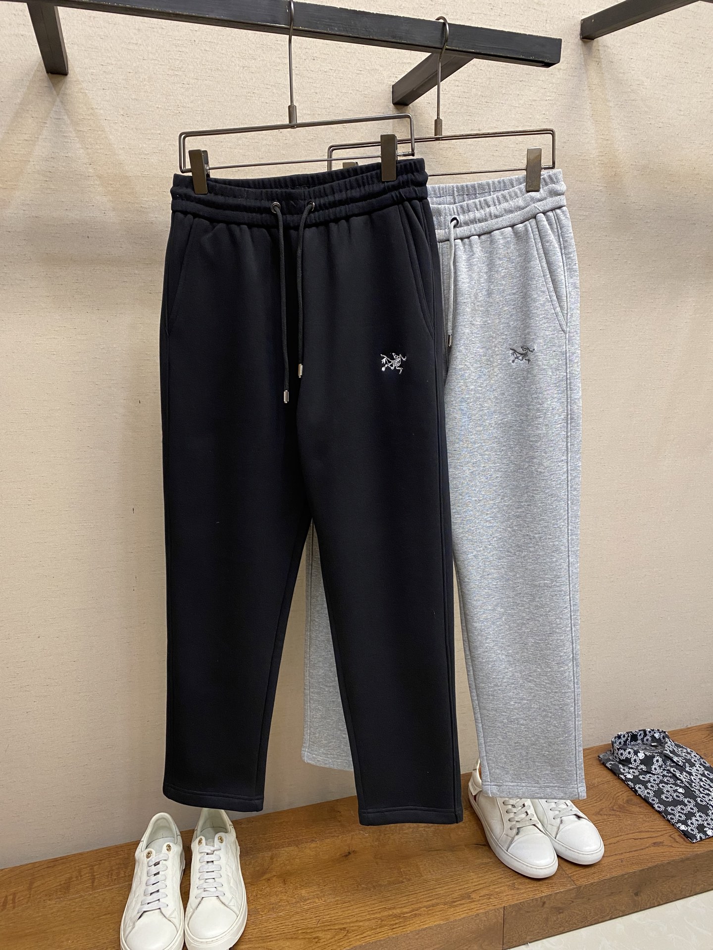 🌟🌟Arctery、【加绒】男士休闲裤👍 最新款上身版型无敌正！绝对可以闭眼收的一款此款裤子非常百搭，弹