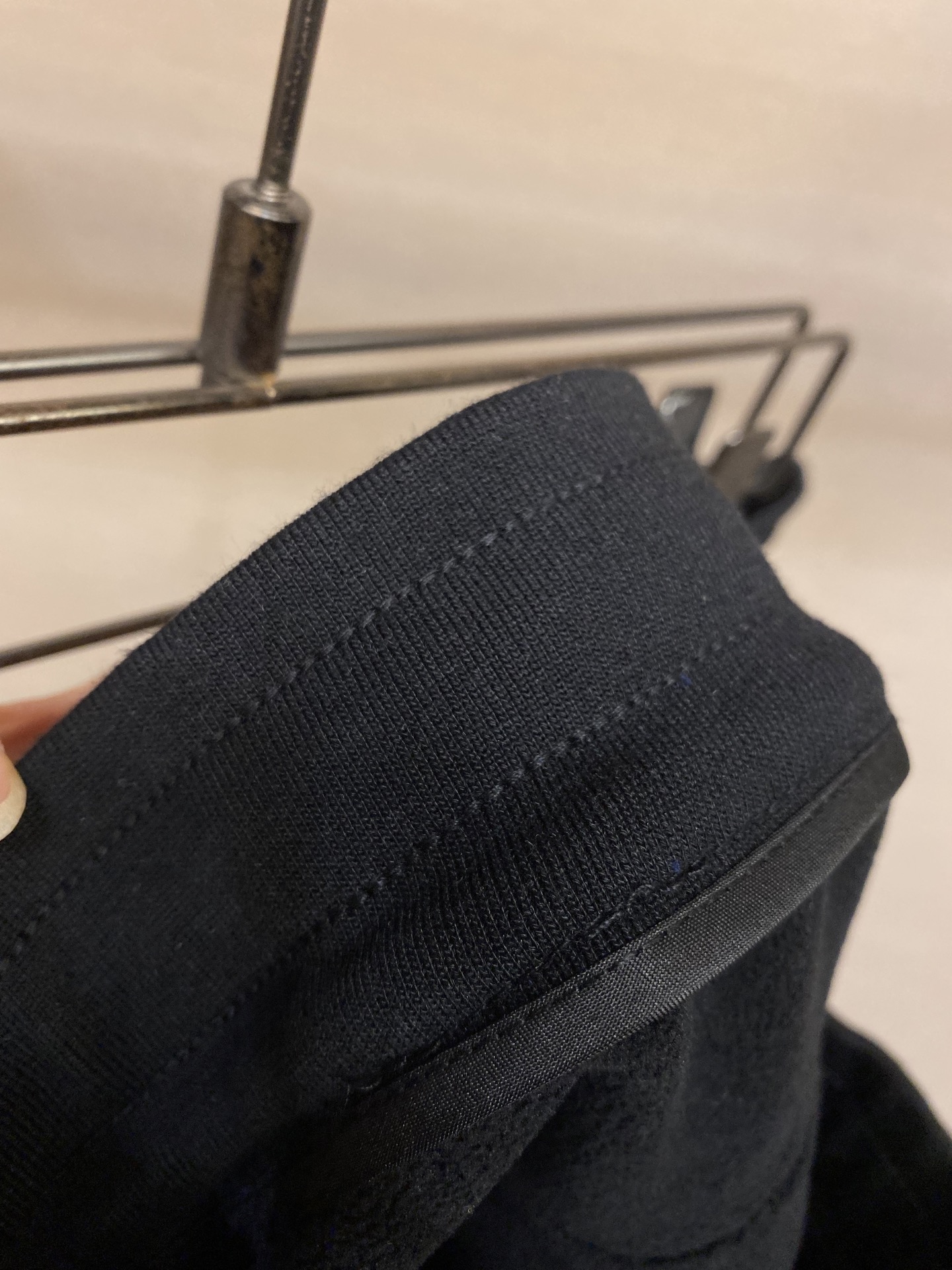 🌟🌟Loewe、【加绒】男士休闲裤👍 最新款上身版型无敌正！绝对可以闭眼收的一款此款裤子非常百搭，弹力腰