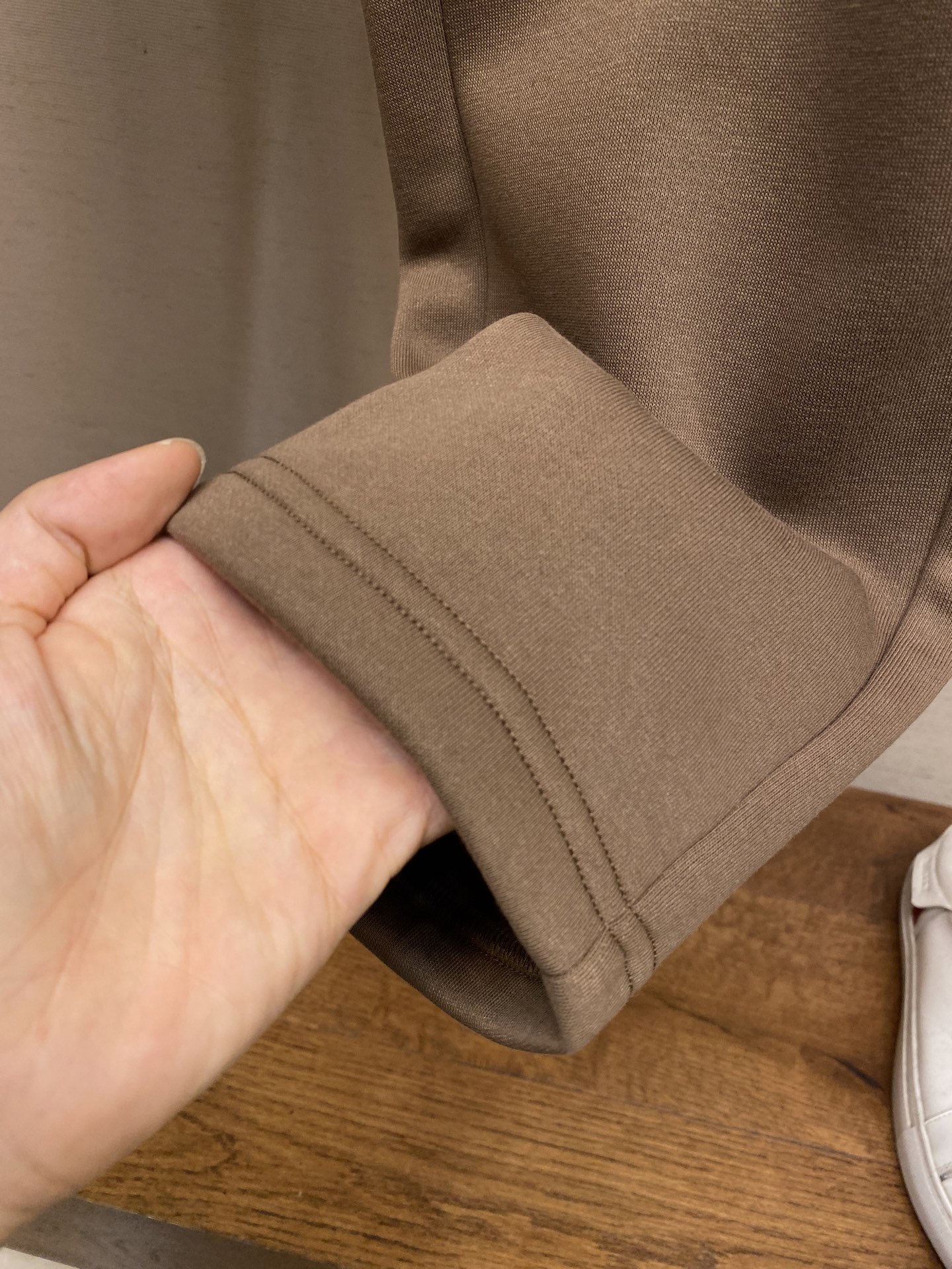 🌟🌟Loewe、【加绒】男士休闲裤👍 最新款上身版型无敌正！绝对可以闭眼收的一款此款裤子非常百搭，弹力腰