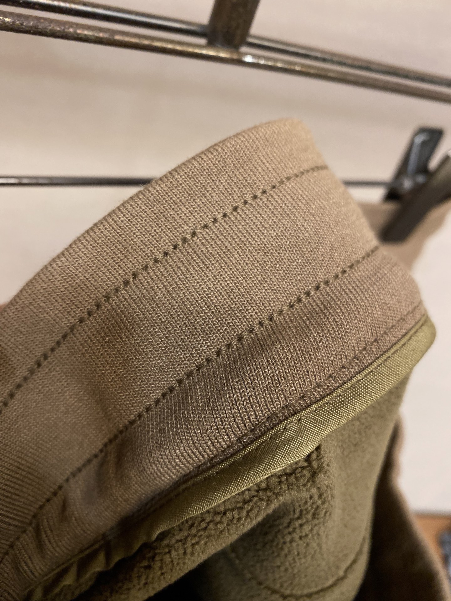 🌟🌟Loewe、【加绒】男士休闲裤👍 最新款上身版型无敌正！绝对可以闭眼收的一款此款裤子非常百搭，弹力腰