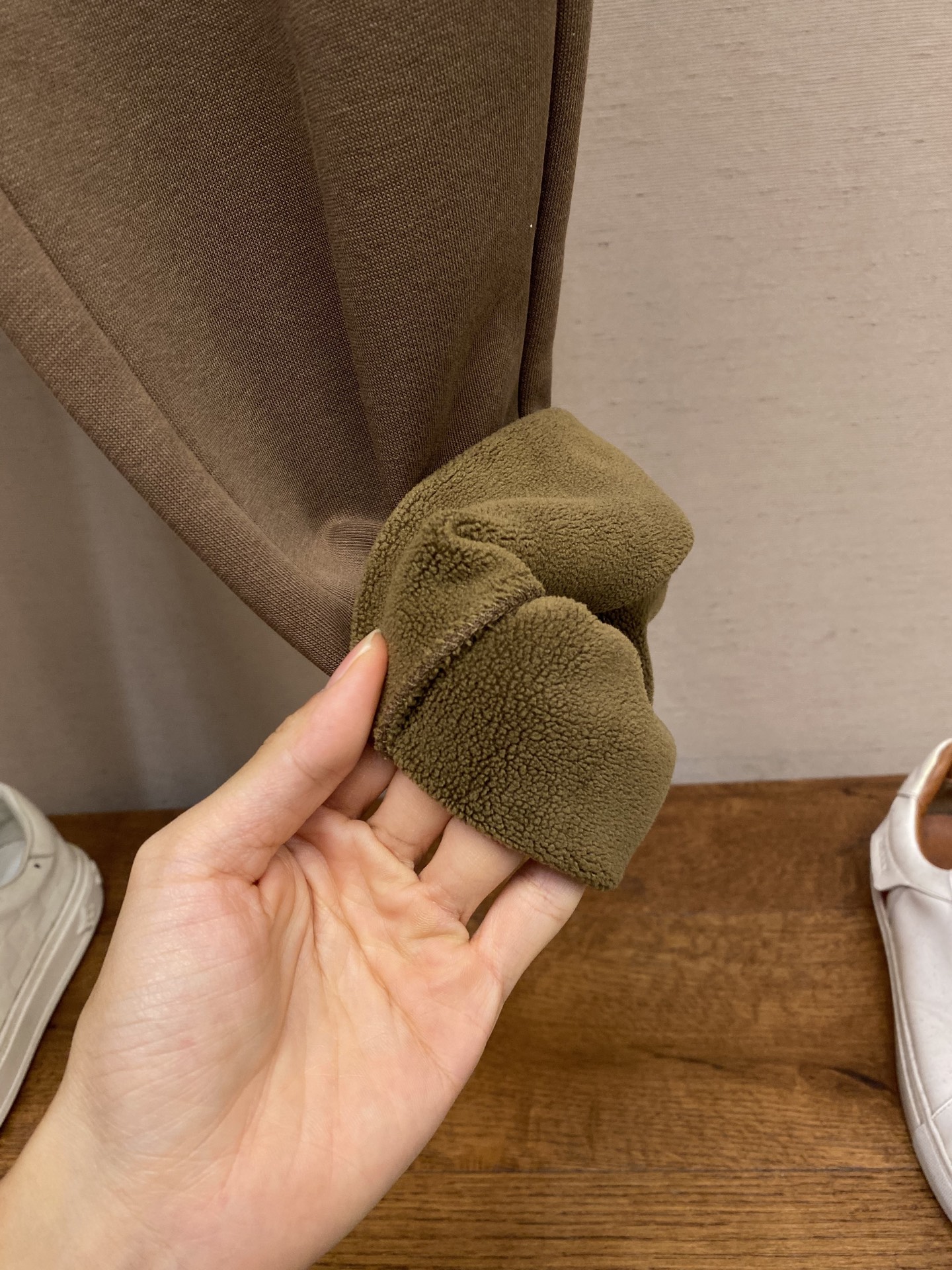 🌟🌟Loewe、【加绒】男士休闲裤👍 最新款上身版型无敌正！绝对可以闭眼收的一款此款裤子非常百搭，弹力腰