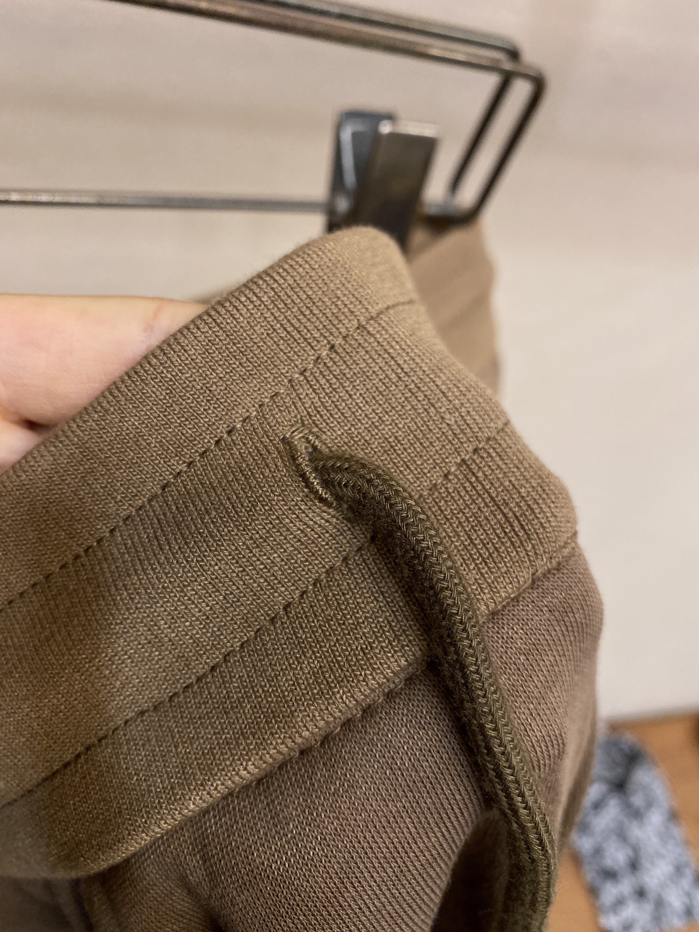 🌟🌟Loewe、【加绒】男士休闲裤👍 最新款上身版型无敌正！绝对可以闭眼收的一款此款裤子非常百搭，弹力腰