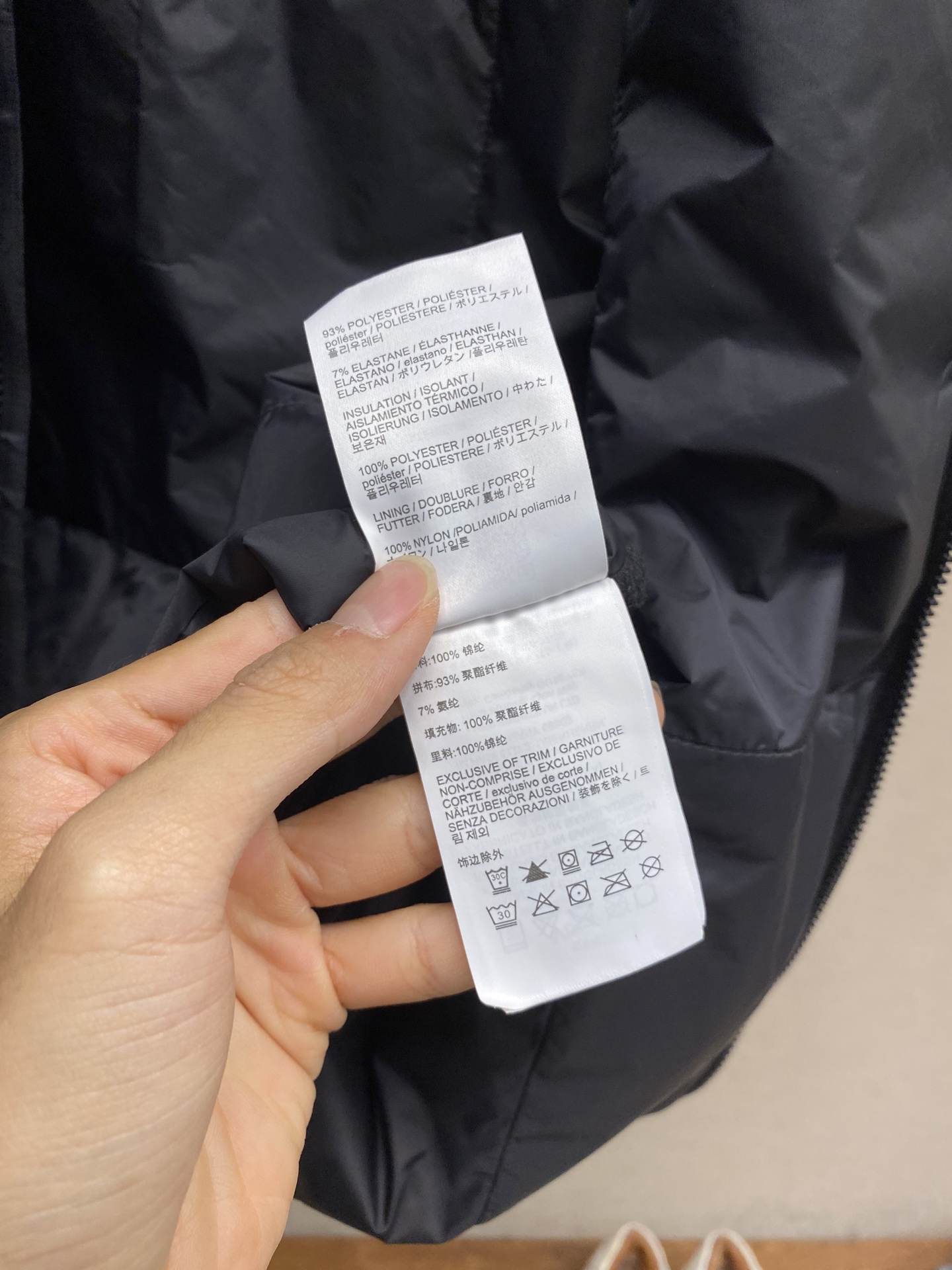 🌟🌟 Arctery 薄保暖棉马甲Arc‘teryx的Atom背心超轻便携，可轻松装入背包，适合夏季气温