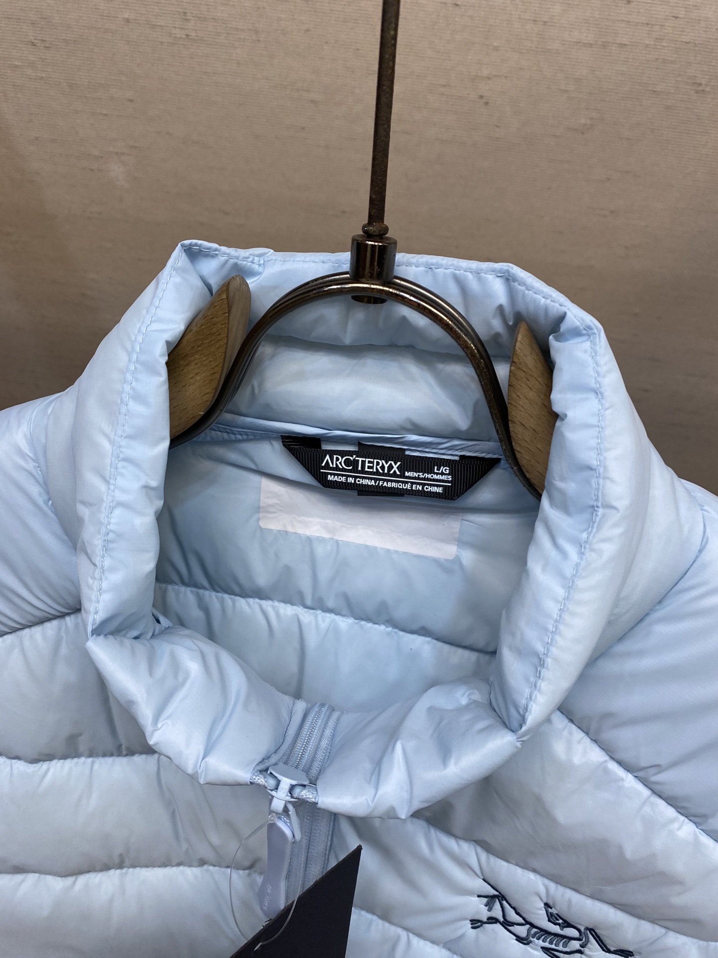 🌟🌟Arctery 始祖鸟Cerium Vest排骨马甲，经典立领+横向绗缝设计，超轻却保暖力满分!内填