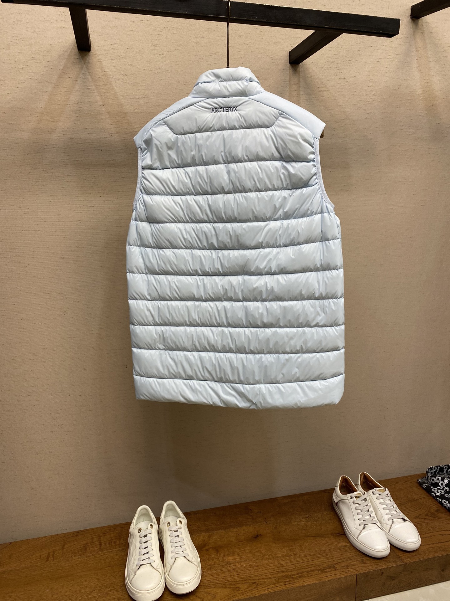 🌟🌟Arctery 始祖鸟Cerium Vest排骨马甲，经典立领+横向绗缝设计，超轻却保暖力满分!内填