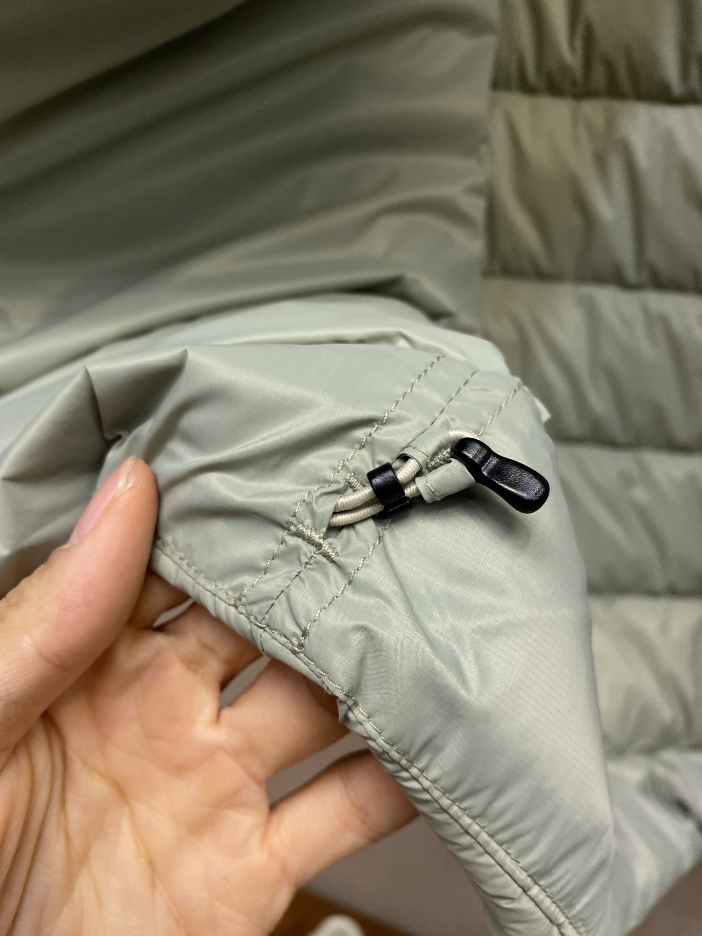 🌟🌟Arctery 始祖鸟Cerium Vest排骨马甲，经典立领+横向绗缝设计，超轻却保暖力满分!内填