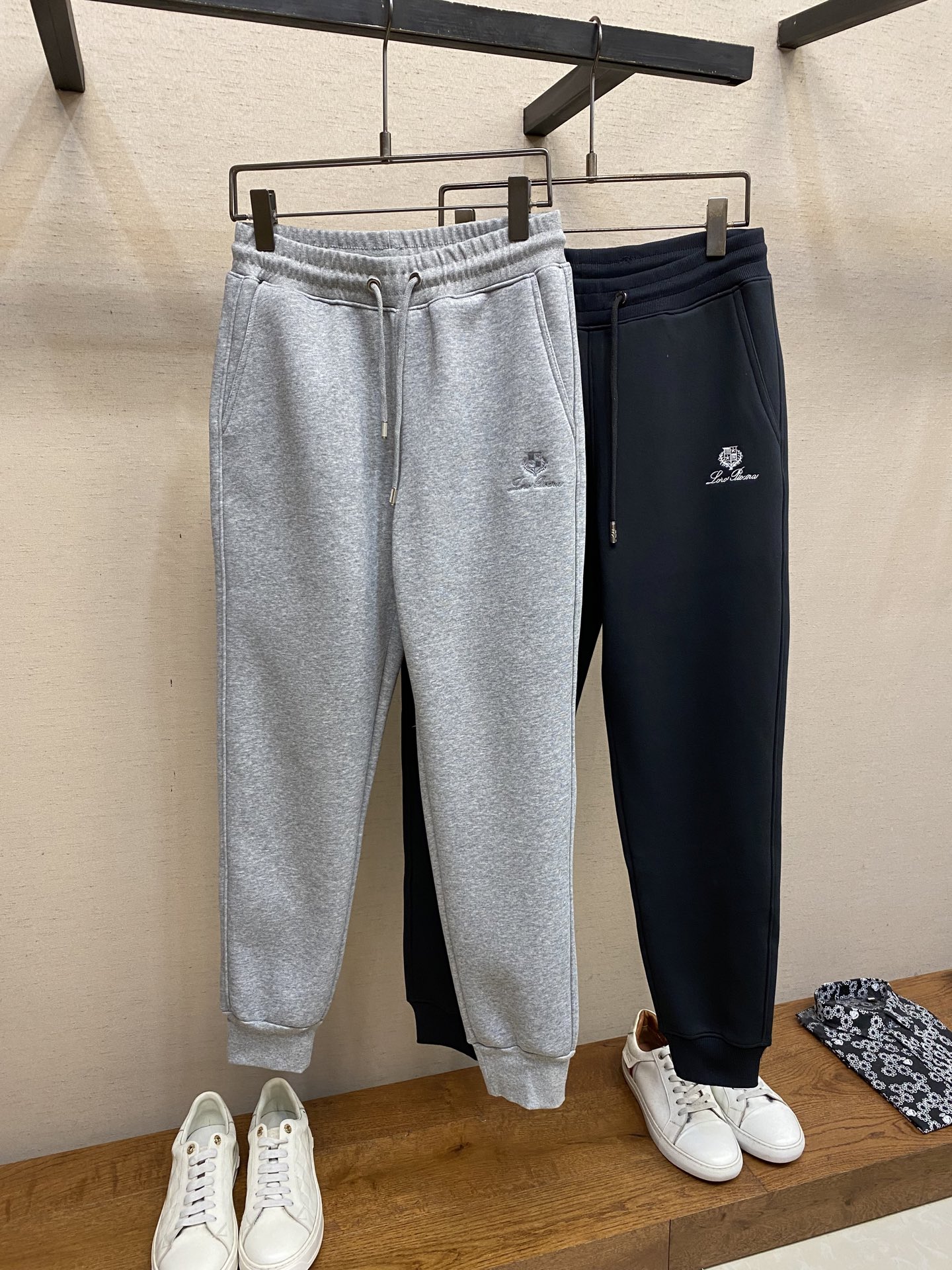 🌟🌟lP🆕、【加绒】男士休闲裤👍 最新款上身版型无敌正！绝对可以闭眼收的一款此款裤子非常百搭，弹力腰围,