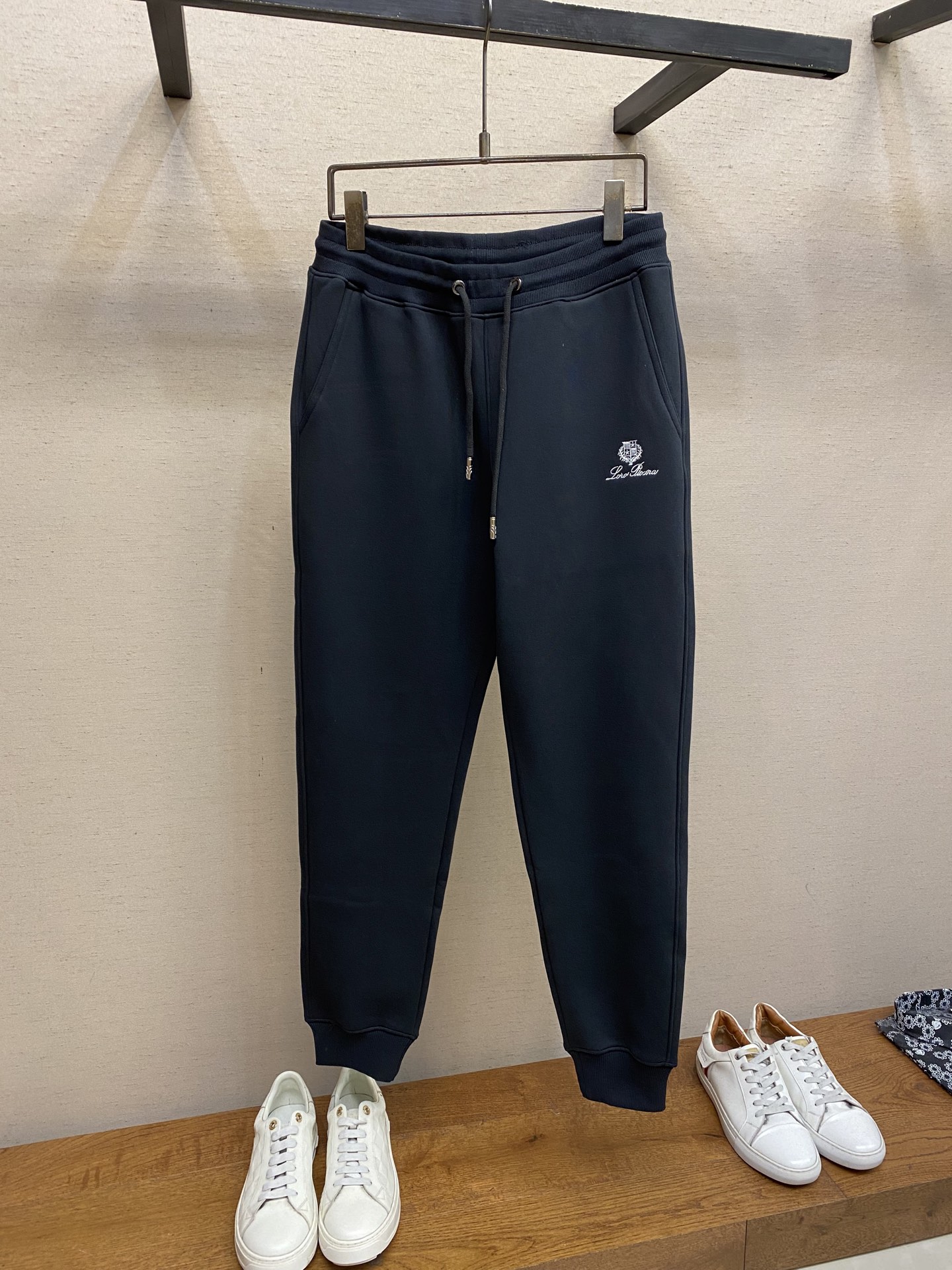 🌟🌟lP🆕、【加绒】男士休闲裤👍 最新款上身版型无敌正！绝对可以闭眼收的一款此款裤子非常百搭，弹力腰围,