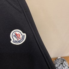 🌟🌟Moncler 【加绒】男士休闲裤👍 最新款上身版型无敌正! 绝对可以闭眼收的一款 此款裤子非常百搭,弹力腰围,日常 🌟🌟Moncler 【加绒】男士休闲裤👍 最新款上身版型无敌正! 绝对可以闭眼收的一款 此款裤子非常百搭,弹力腰围,日常