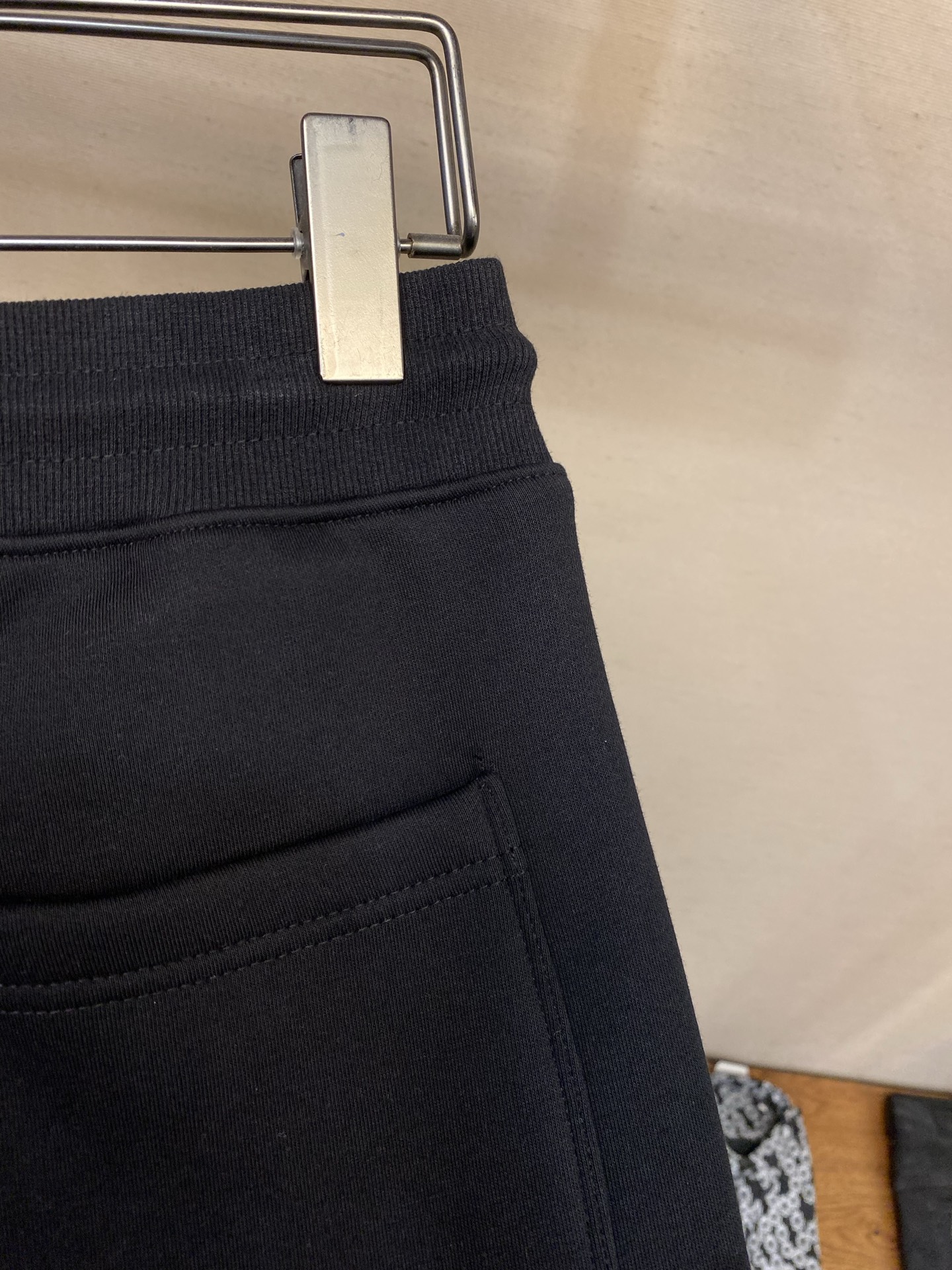 🌟🌟Moncler 【加绒】男士休闲裤👍 最新款上身版型无敌正! 绝对可以闭眼收的一款 此款裤子非常百搭,弹力腰围,日常 🌟🌟Moncler 【加绒】男士休闲裤👍 最新款上身版型无敌正! 绝对可以闭眼收的一款 此款裤子非常百搭,弹力腰围,日常