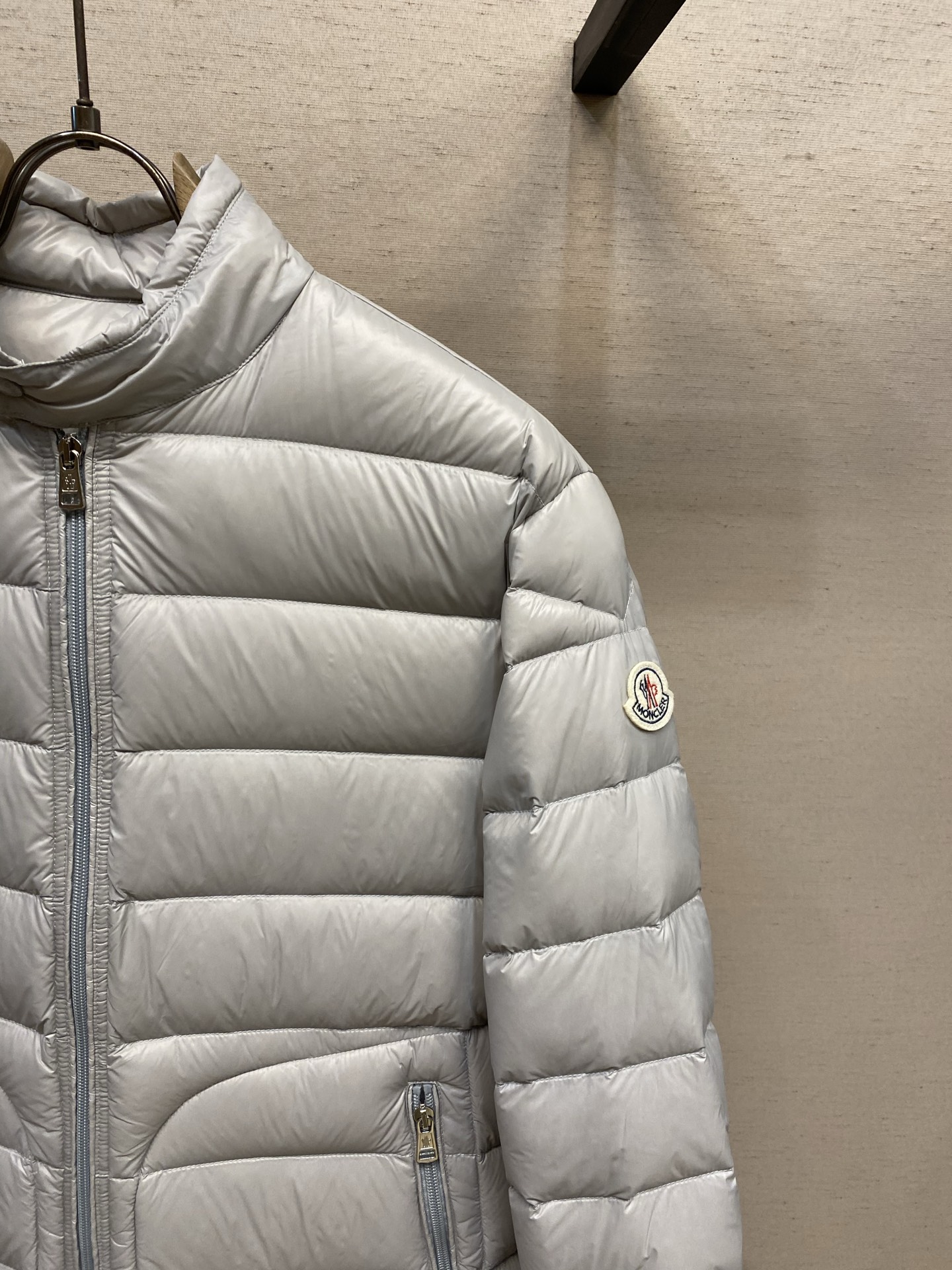 🌟🌟Moncler 蒙口 /盟可睐 25𝒔𝒔 Acorus 经典轻薄立领休闲男士羽绒服#06!!!!! 尺码:1,2,3 🌟🌟Moncler 蒙口 /盟可睐 25𝒔𝒔 Acorus 经典轻薄立领休闲男士羽绒服#06!!!!! 尺码:1,2,3