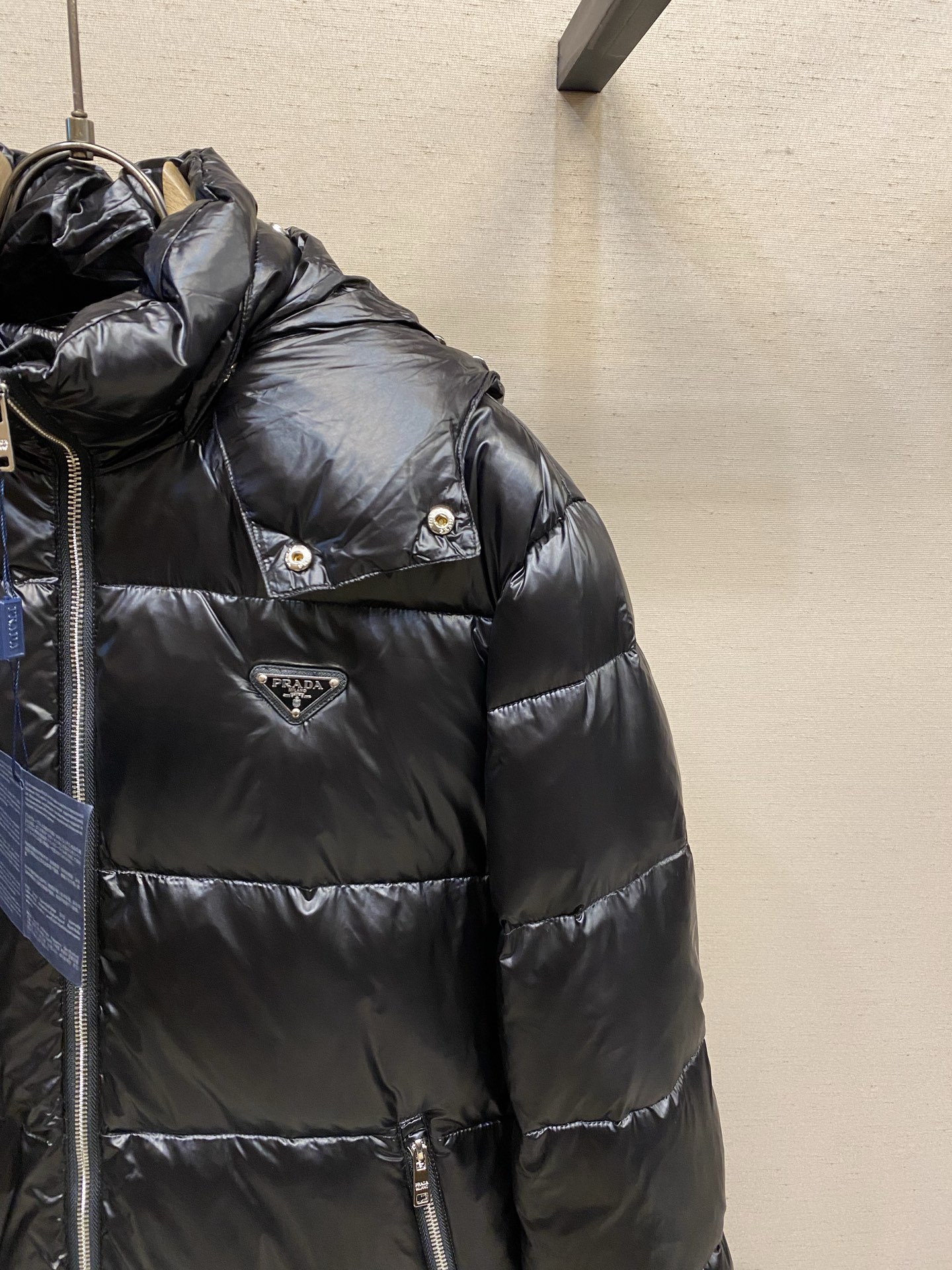🌟🌟Prada、普拉达 秋冬新款羽绒服外套 高端定制 内填充顶级国标纯正90白鸭绒 品质经得起任何形式检验，呈现一种焕然