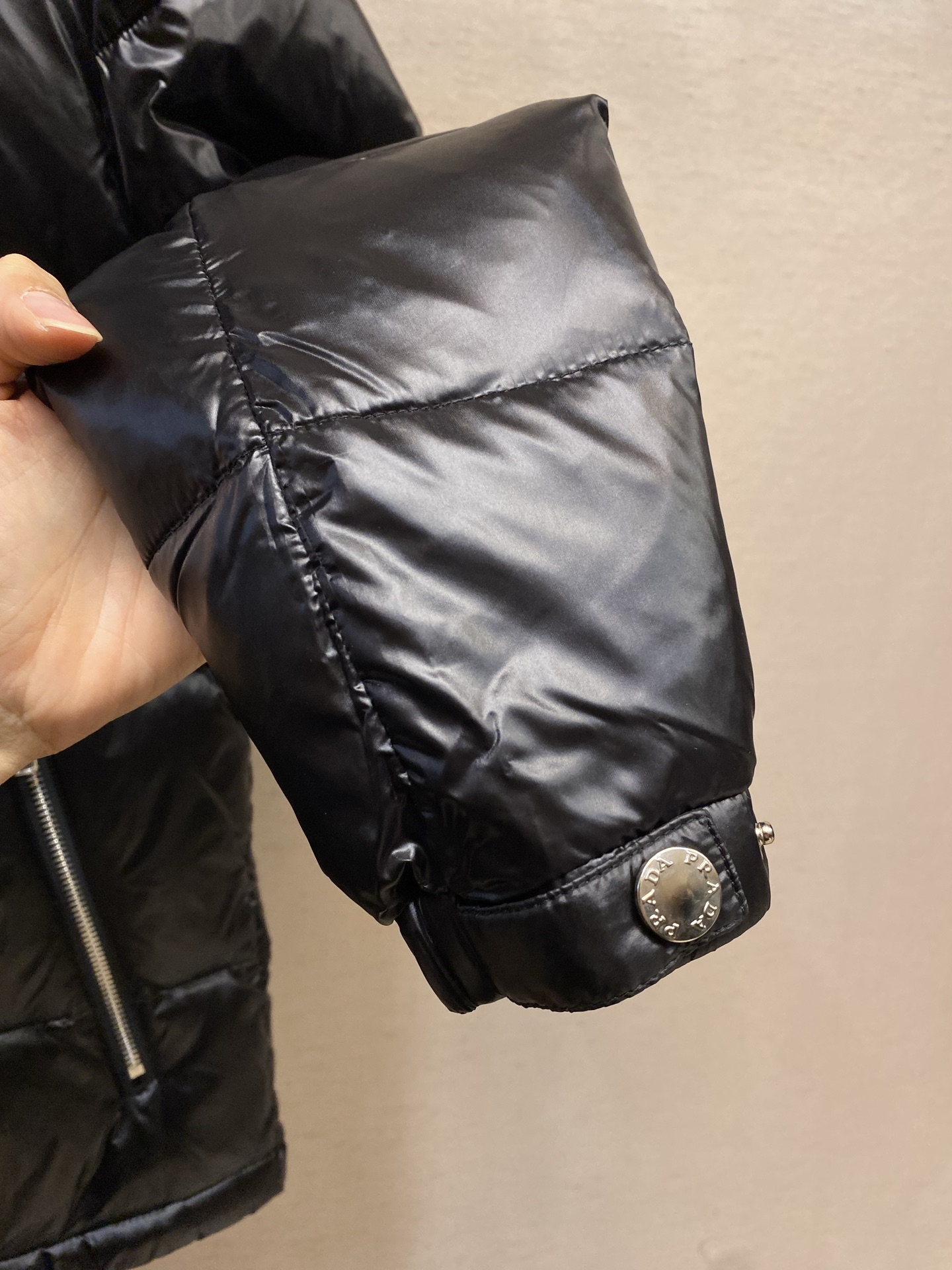 🌟🌟Prada、普拉达 秋冬新款羽绒服外套 高端定制 内填充顶级国标纯正90白鸭绒 品质经得起任何形式检验，呈现一种焕然