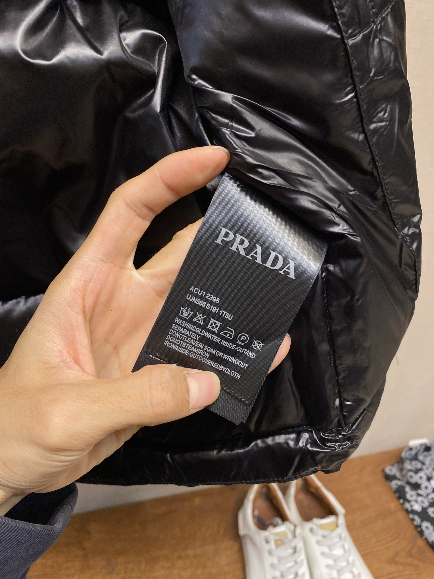 🌟🌟Prada、普拉达 秋冬新款羽绒服外套 高端定制 内填充顶级国标纯正90白鸭绒 品质经得起任何形式检验，呈现一种焕然