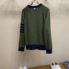 🌟🌟 TB新款粗针毛衣【匠心织造 品质甄选】采用26支粗放定制纱线,配合352斯托尔进口横机精密编织,打造独特肌理质感。 🌟🌟 TB新款粗针毛衣【匠心织造 品质甄选】采用26支粗放定制纱线,配合352斯托尔进口横机精密编织,打造独特肌理质感。