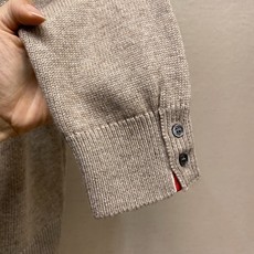 🌟🌟 TB新款粗针毛衣【匠心织造 品质甄选】采用26支粗放定制纱线,配合352斯托尔进口横机精密编织,打造独特肌理质感。 🌟🌟 TB新款粗针毛衣【匠心织造 品质甄选】采用26支粗放定制纱线,配合352斯托尔进口横机精密编织,打造独特肌理质感。