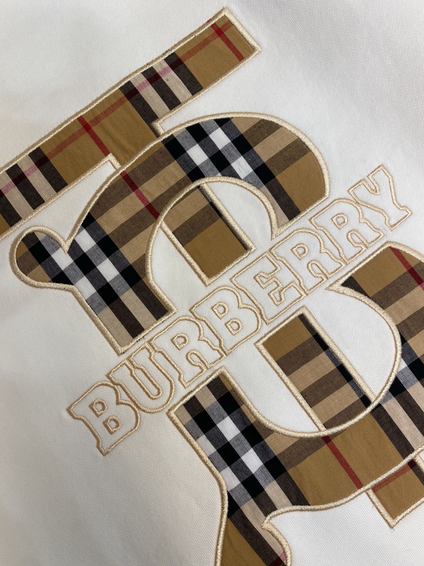 🌟🌟BBR 巴宝莉 经典TB字母刺绣圆领卫衣采用100%定织400g低弹无尘精棉面料，每一条都是手工单独