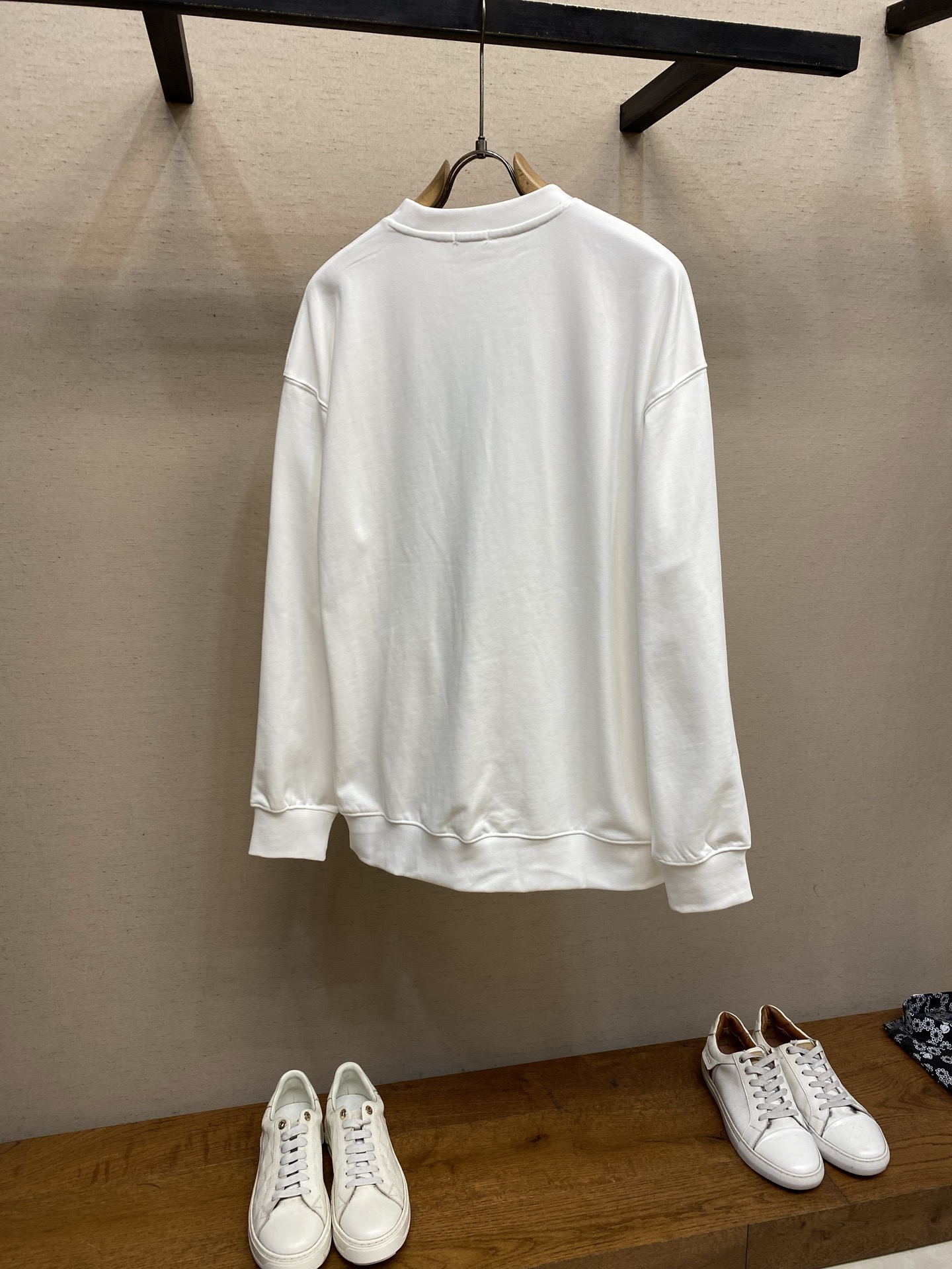 🌟🌟BBR 巴宝莉 经典TB字母刺绣圆领卫衣采用100%定织400g低弹无尘精棉面料，每一条都是手工单独