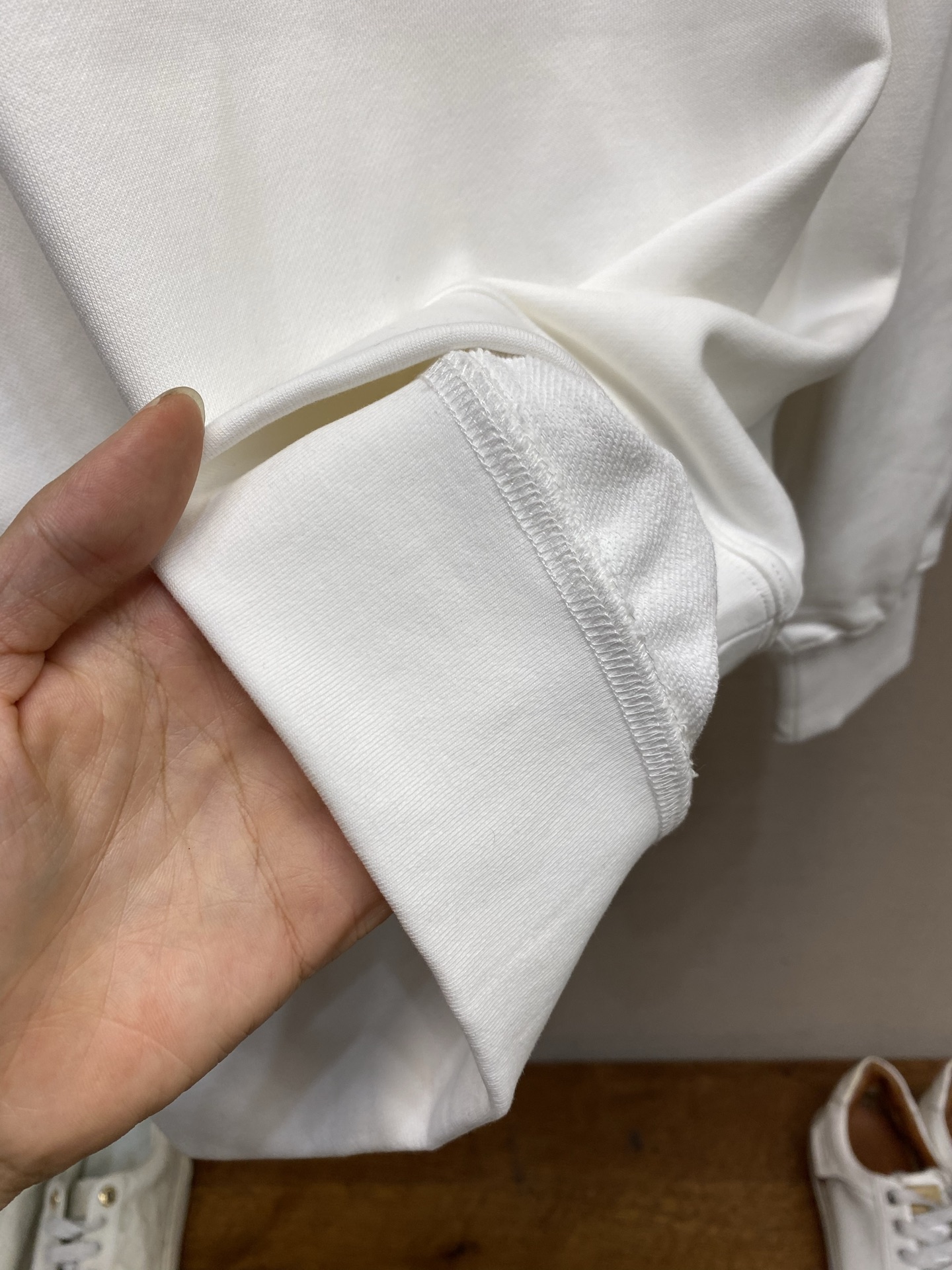 🌟🌟BBR 巴宝莉 经典TB字母刺绣圆领卫衣采用100%定织400g低弹无尘精棉面料，每一条都是手工单独