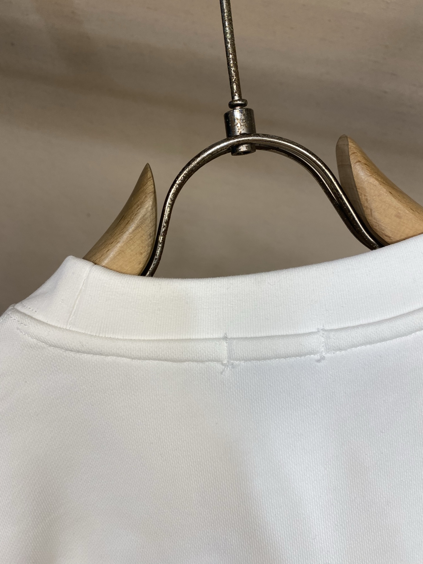 🌟🌟BBR 巴宝莉 经典TB字母刺绣圆领卫衣采用100%定织400g低弹无尘精棉面料，每一条都是手工单独