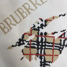 🌟🌟BBR 巴宝莉 十字绣战马长袖卫衣 采用100%纯棉面料制成,精选轻盈翻面绒棉质材料,带来柔软舒适的穿着体验。休闲版 🌟🌟BBR 巴宝莉 十字绣战马长袖卫衣 采用100%纯棉面料制成,精选轻盈翻面绒棉质材料,带来柔软舒适的穿着体验。休闲版