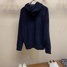 🌟🌟Loewe 饰刺绣连帽拉链开衫 面料选择: 精选高品质的羊毛为主体,以独特的毛巾布缝线工艺,是这件卫衣的一大亮点。这 🌟🌟Loewe 饰刺绣连帽拉链开衫 面料选择: 精选高品质的羊毛为主体,以独特的毛巾布缝线工艺,是这件卫衣的一大亮点。这