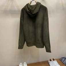 🌟🌟Loewe 饰刺绣连帽拉链开衫 面料选择: 精选高品质的羊毛为主体,以独特的毛巾布缝线工艺,是这件卫衣的一大亮点。这 🌟🌟Loewe 饰刺绣连帽拉链开衫 面料选择: 精选高品质的羊毛为主体,以独特的毛巾布缝线工艺,是这件卫衣的一大亮点。这