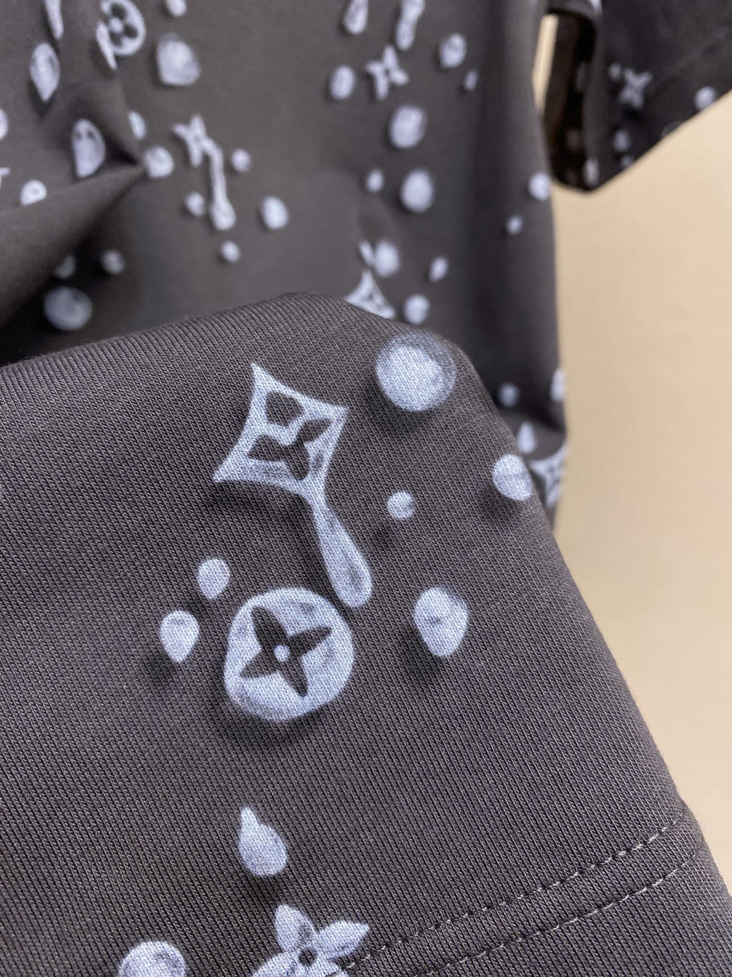 루이비통 남성 반팔 136482 Louis Vuitton T Shirt 썸네일 이미지