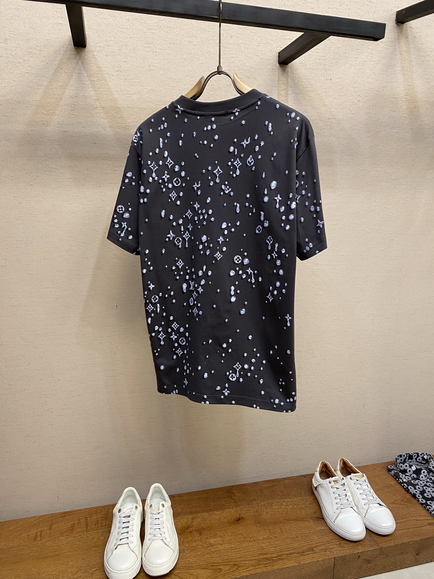 루이비통 남성 반팔 136482 Louis Vuitton T Shirt 썸네일 이미지