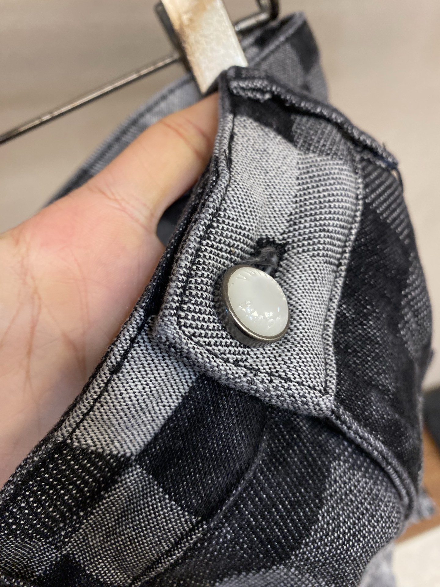 🌟🌟 1V25ss马赛克棋盘格牛仔裤 定做一个月周期竹节棉牛仔布 原样开发渐变马赛克格子面料 牛仔上字母