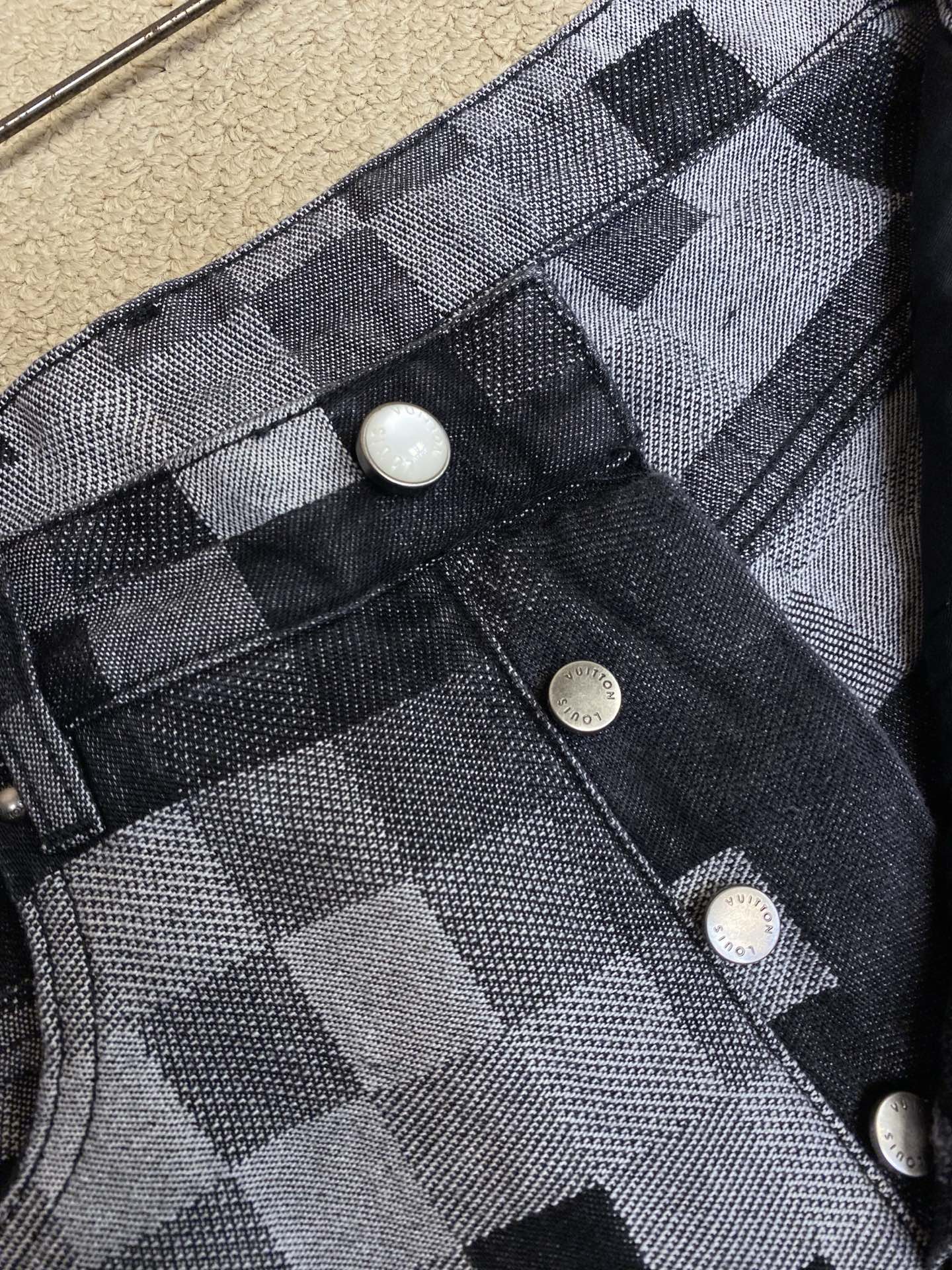 🌟🌟 1V25ss马赛克棋盘格牛仔裤 定做一个月周期竹节棉牛仔布 原样开发渐变马赛克格子面料 牛仔上字母