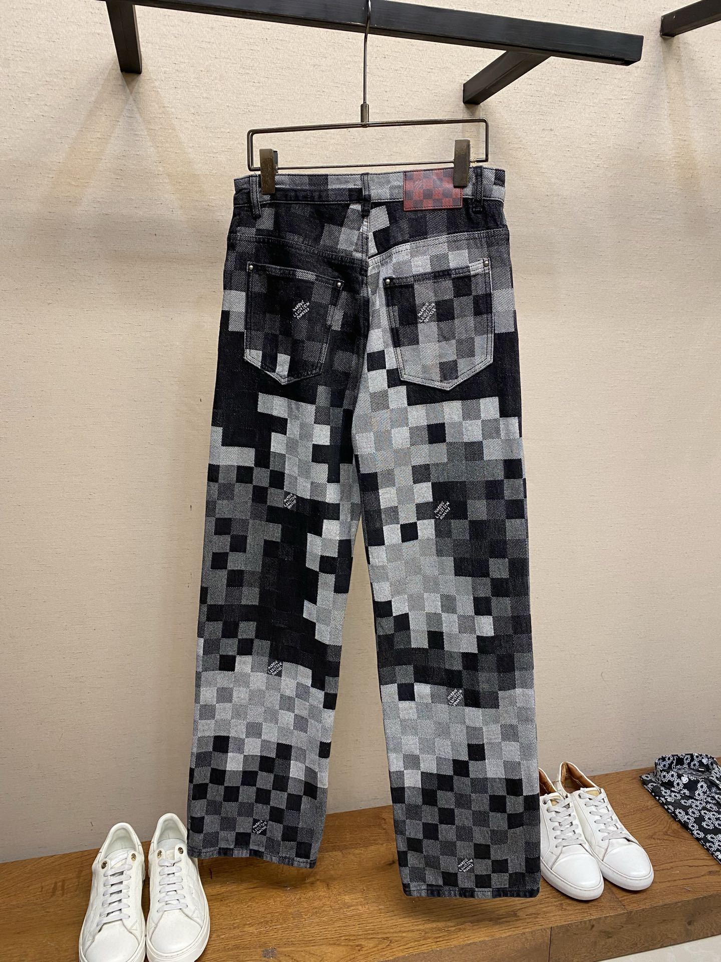 🌟🌟 1V25ss马赛克棋盘格牛仔裤 定做一个月周期竹节棉牛仔布 原样开发渐变马赛克格子面料 牛仔上字母