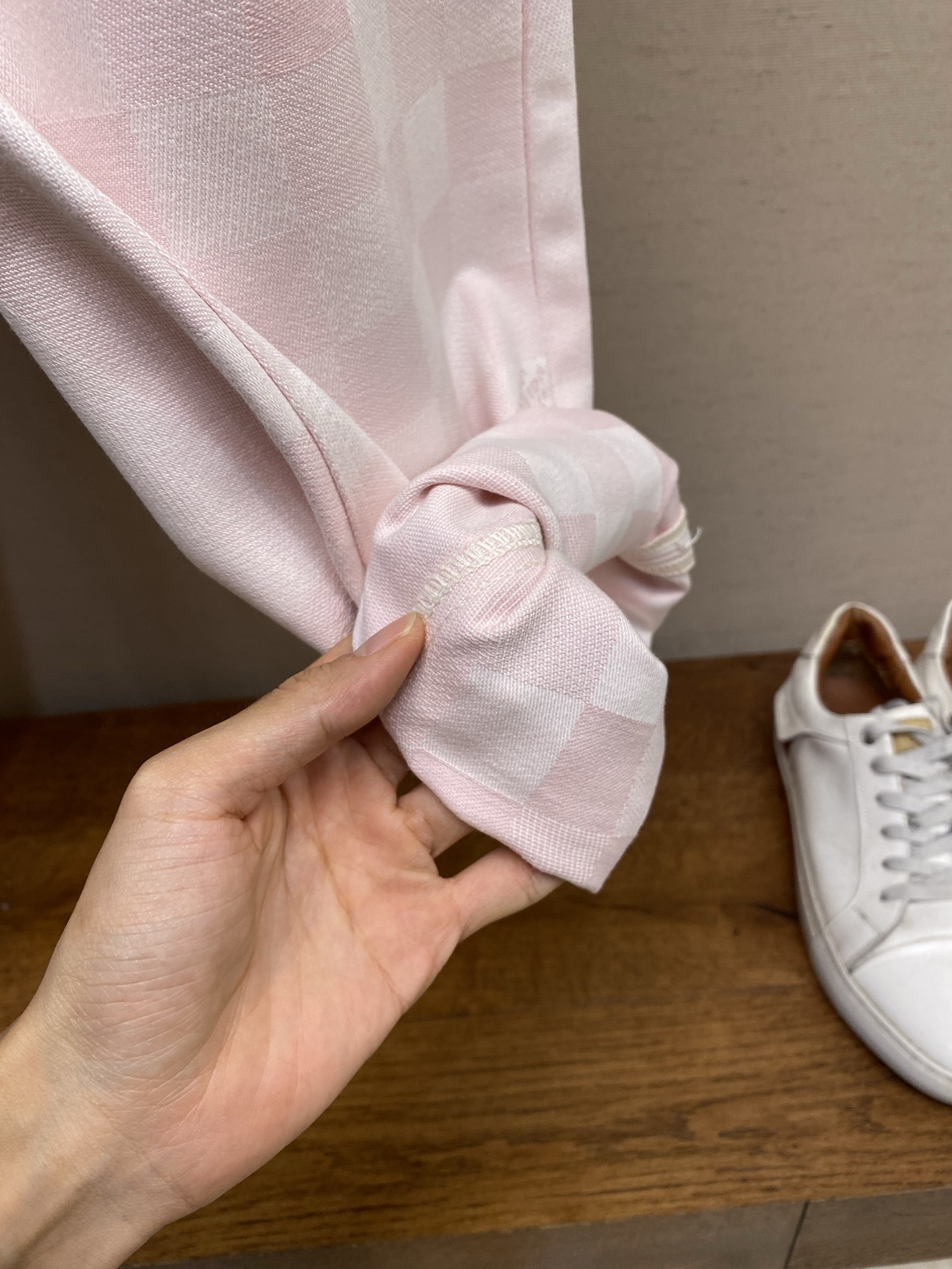 🌟🌟 1V25ss粉色马赛克牛仔裤YB购入打版，采用斜纹棉丹宁牛仔面料，多重酵素水洗工艺处理，打造柔和自