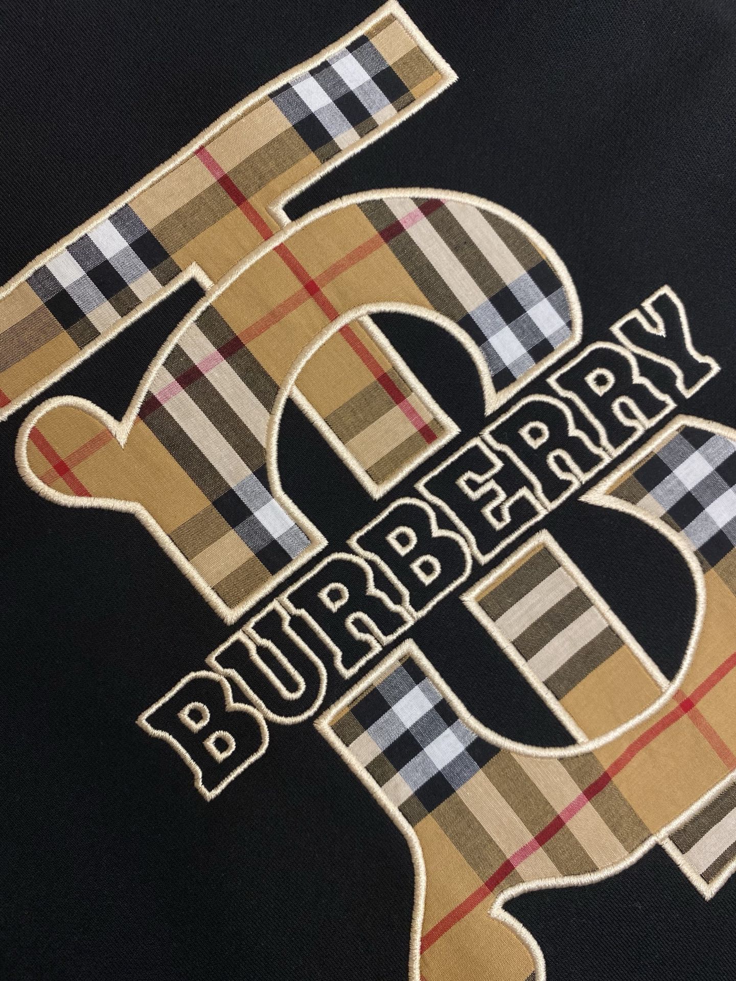 🌟🌟BBR 巴宝莉 经典TB字母刺绣圆领卫衣采用100%定织400g低弹无尘精棉面料，每一条都是手工单独