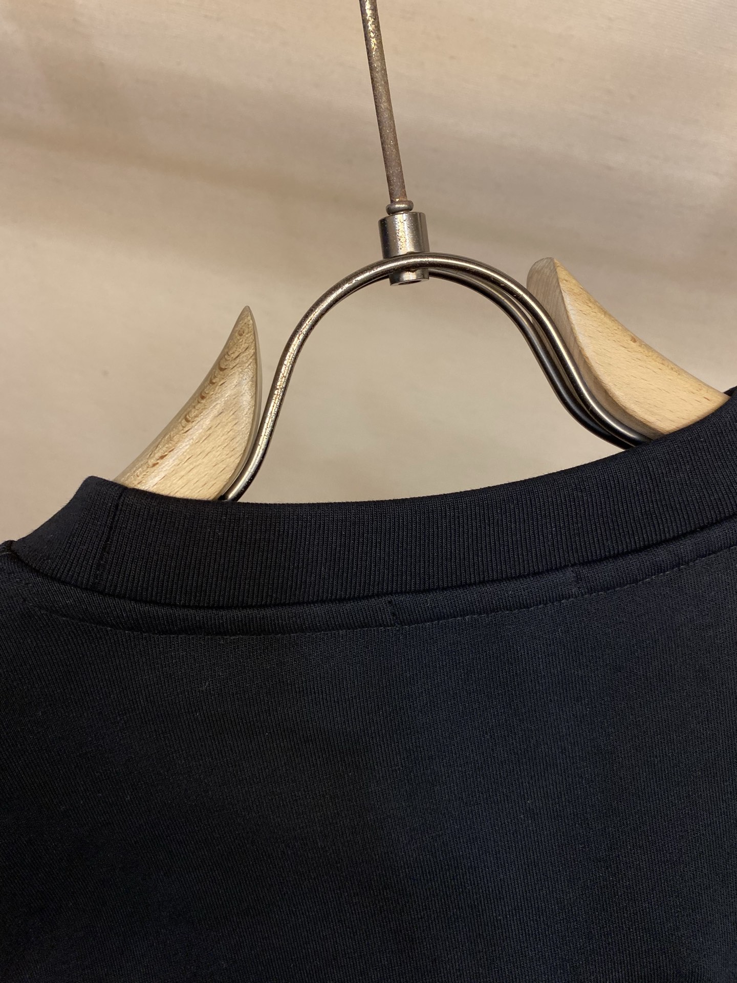 🌟🌟BBR 巴宝莉 经典TB字母刺绣圆领卫衣采用100%定织400g低弹无尘精棉面料，每一条都是手工单独