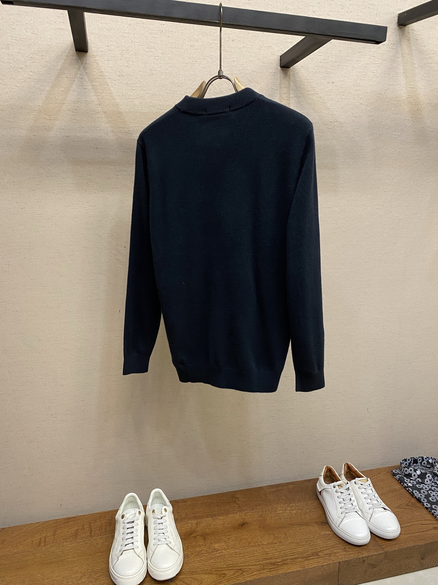 🌟🌟Gucci GG字母标全羊毛圆领毛衣｜经典织就，软暖如拥】衣身以全羊毛织出冬日暖意，针脚间藏匿着细腻