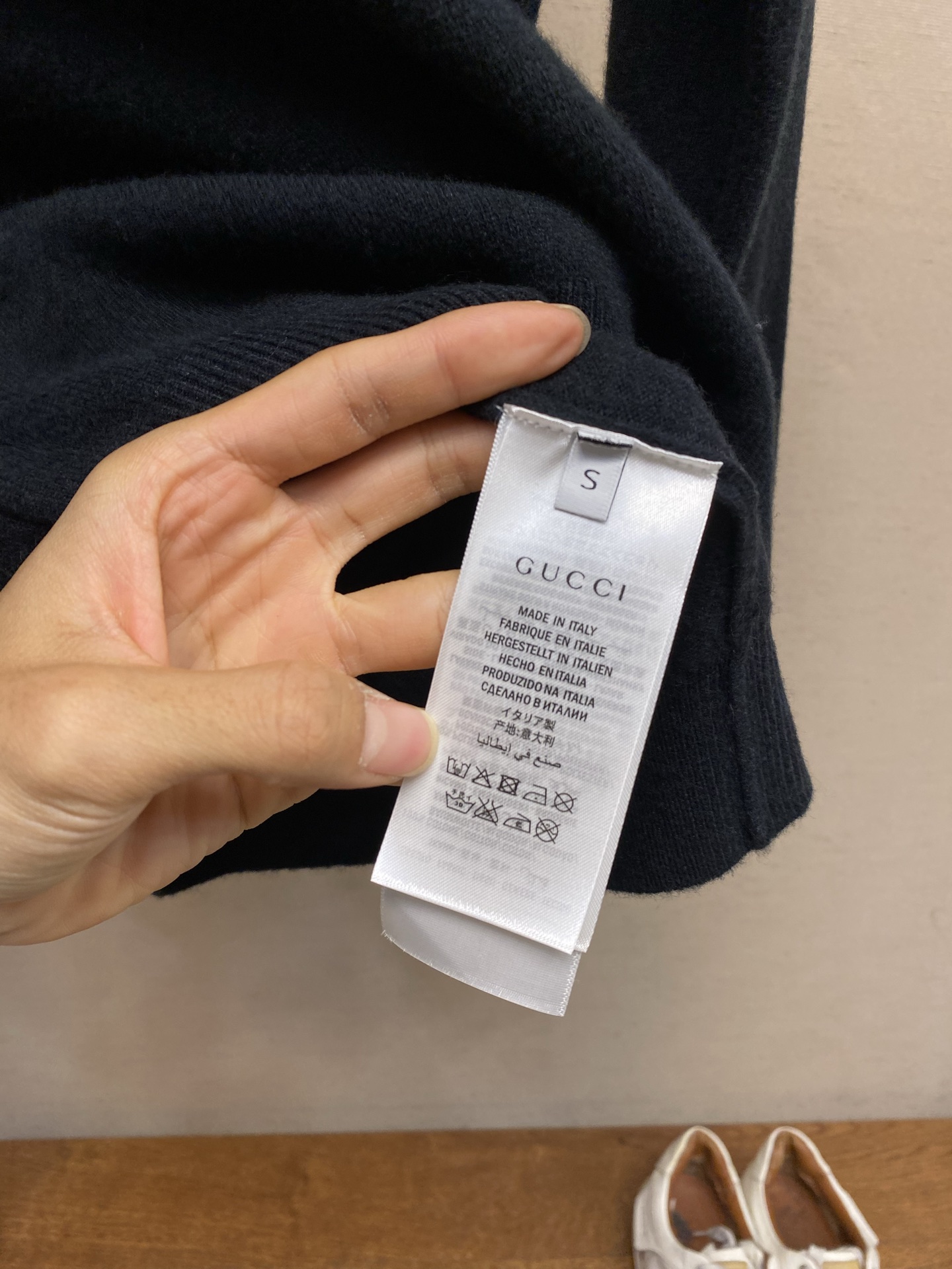 🌟🌟Gucci GG字母标全羊毛圆领毛衣｜经典织就，软暖如拥】衣身以全羊毛织出冬日暖意，针脚间藏匿着细腻